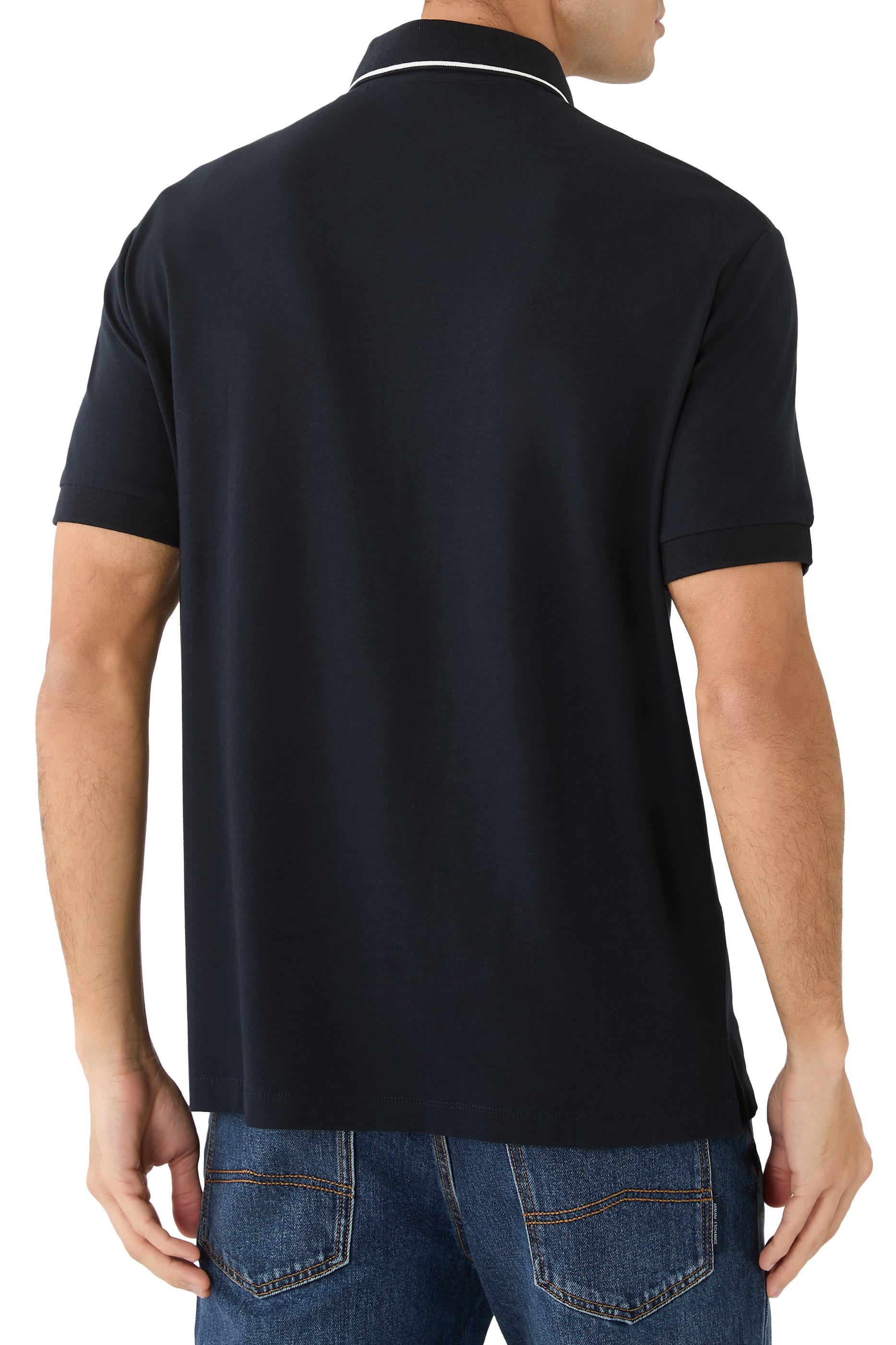 قميص بولو بقصة ضيقة وشعار الماركة