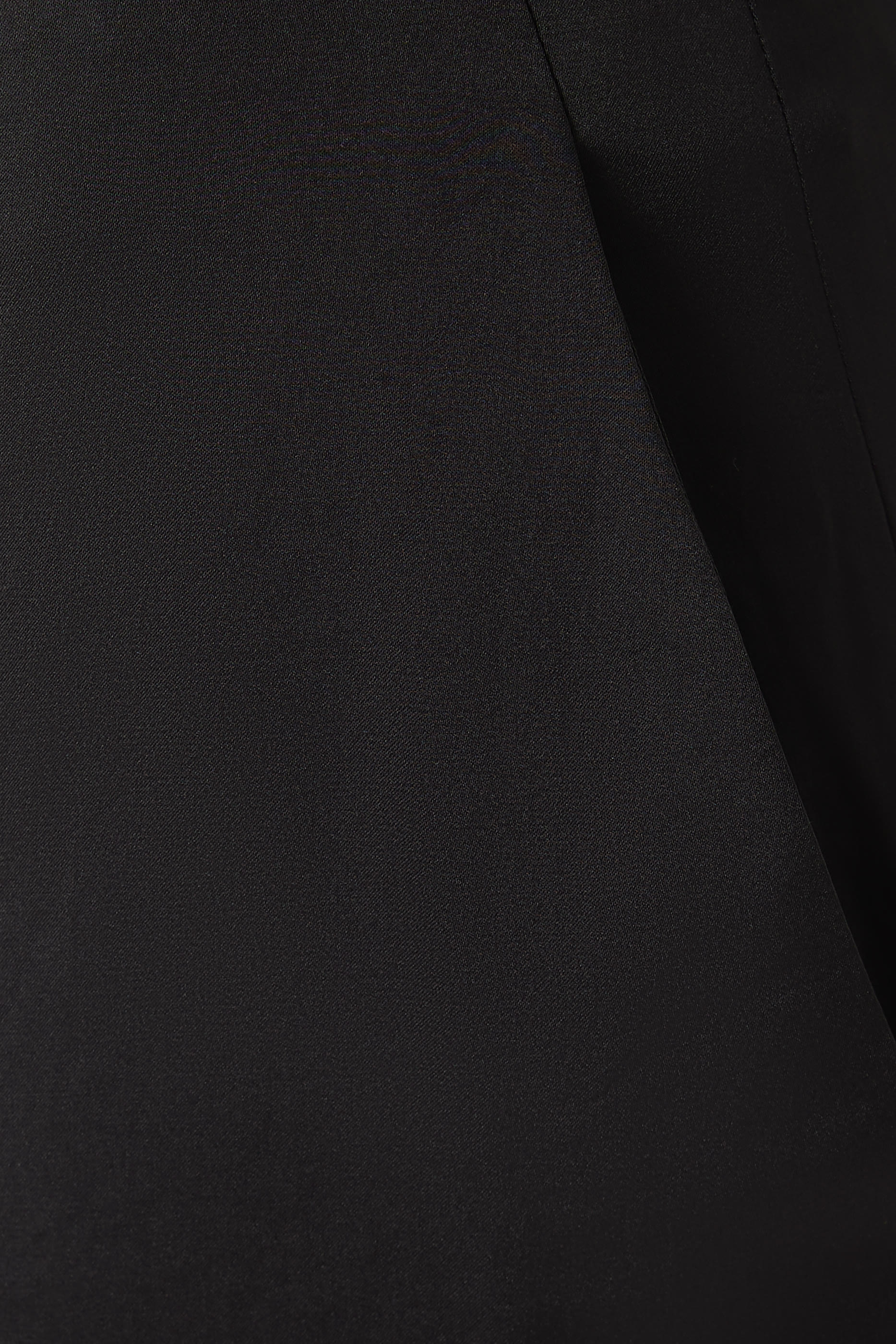 بنطال بقصة كلاسيكية