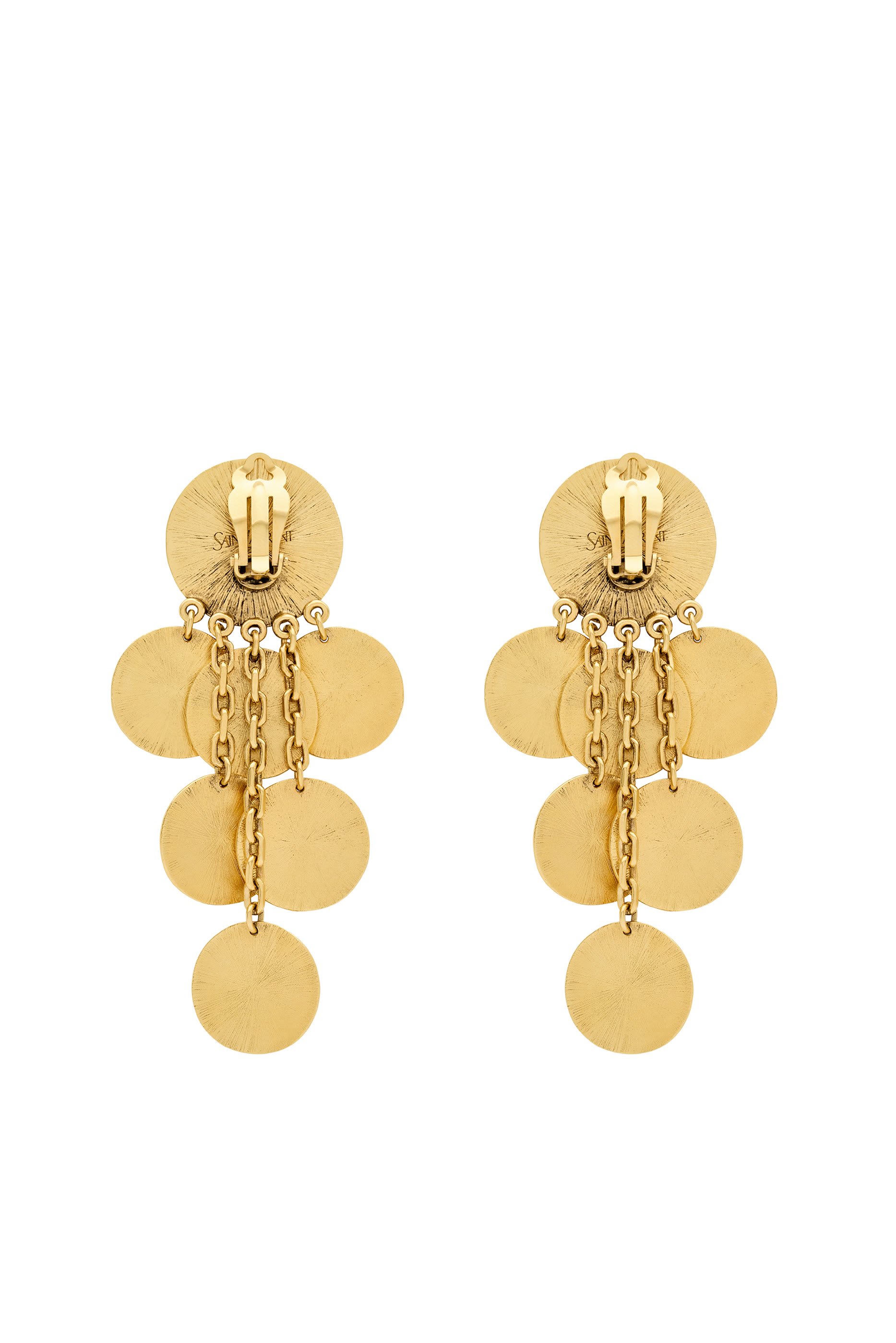 أقراط بحلي معدن