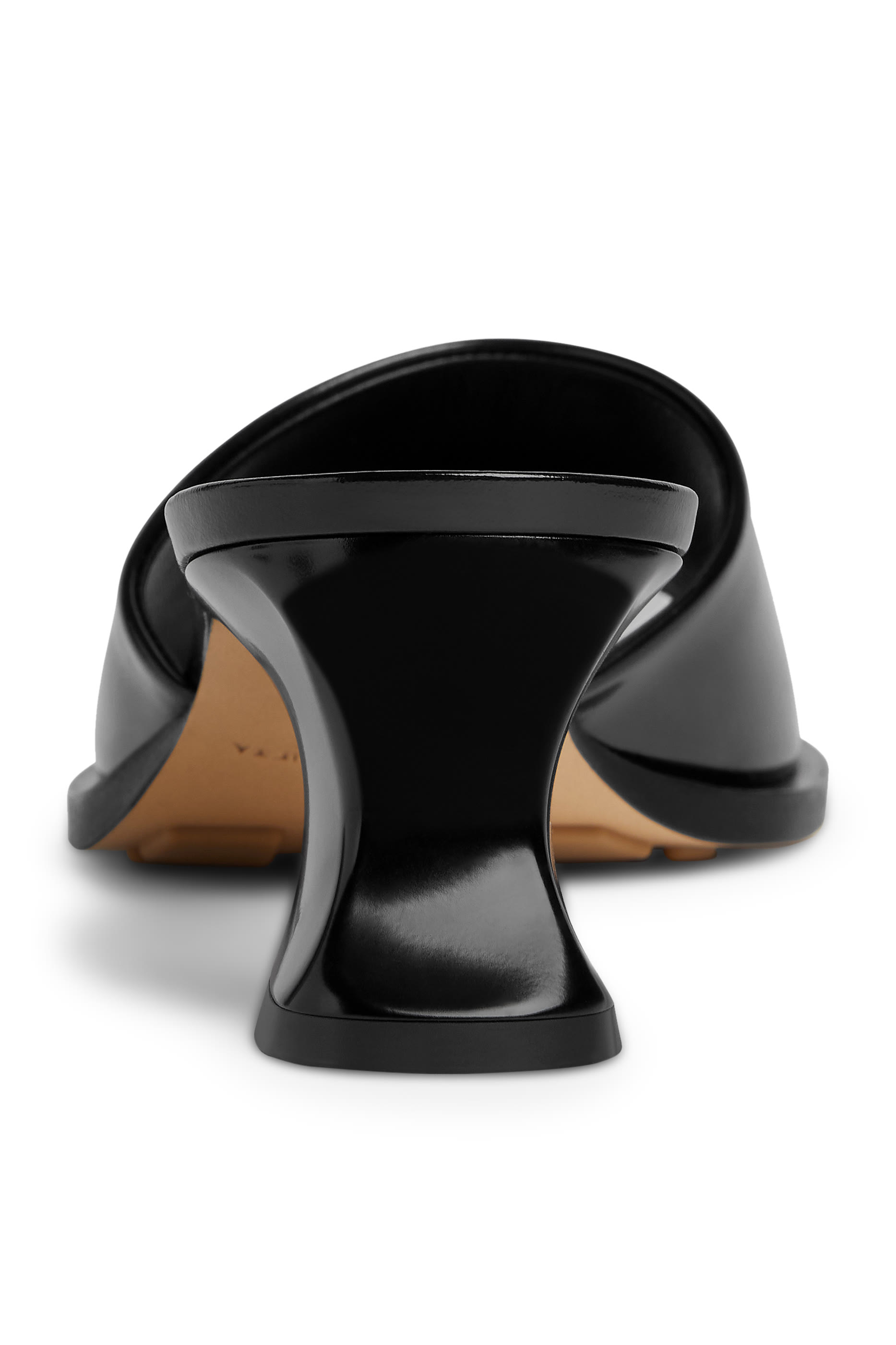 حذاء تشا تشا مفتوح من الخلف جلد