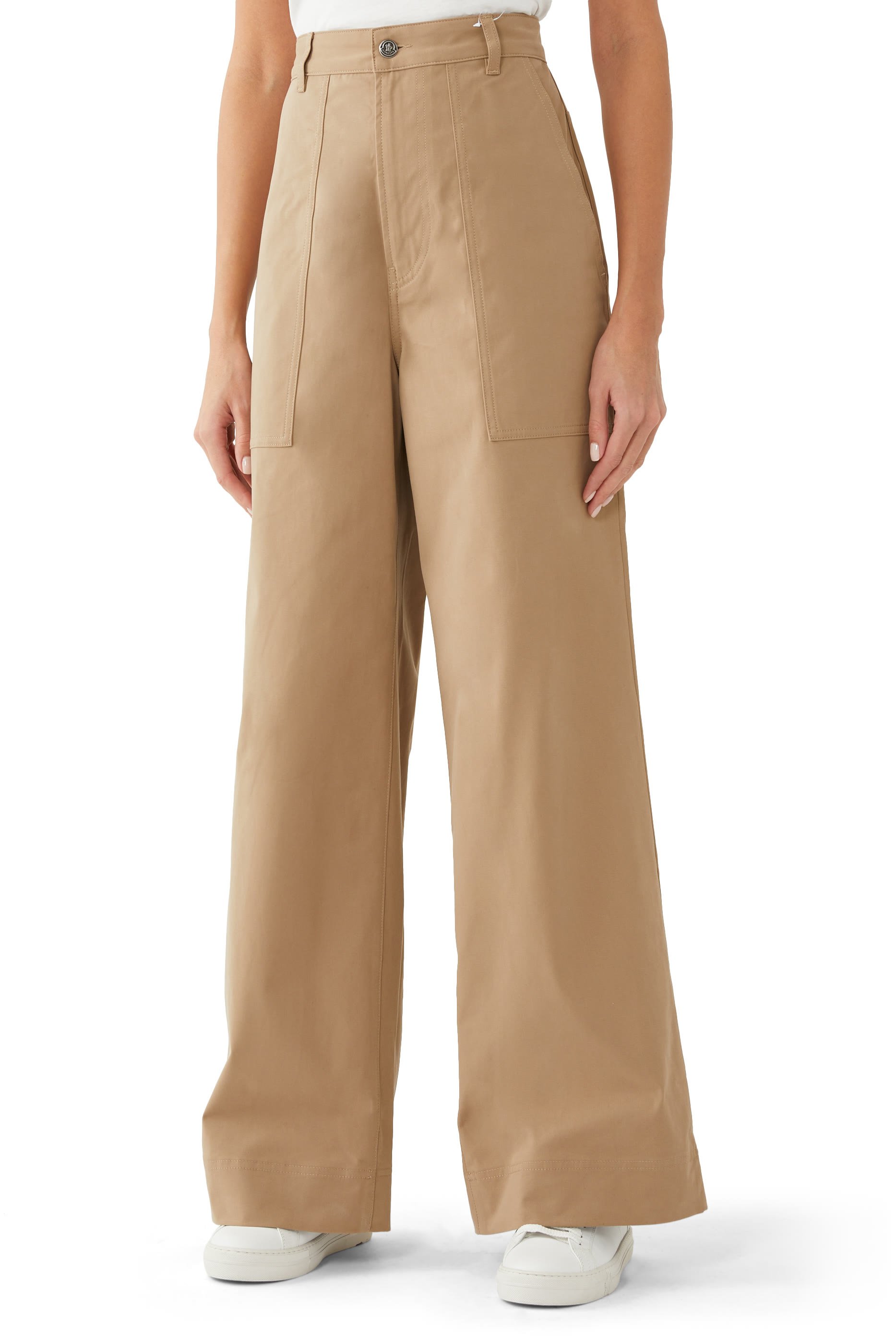 بنطال بقصة ساق واسعة