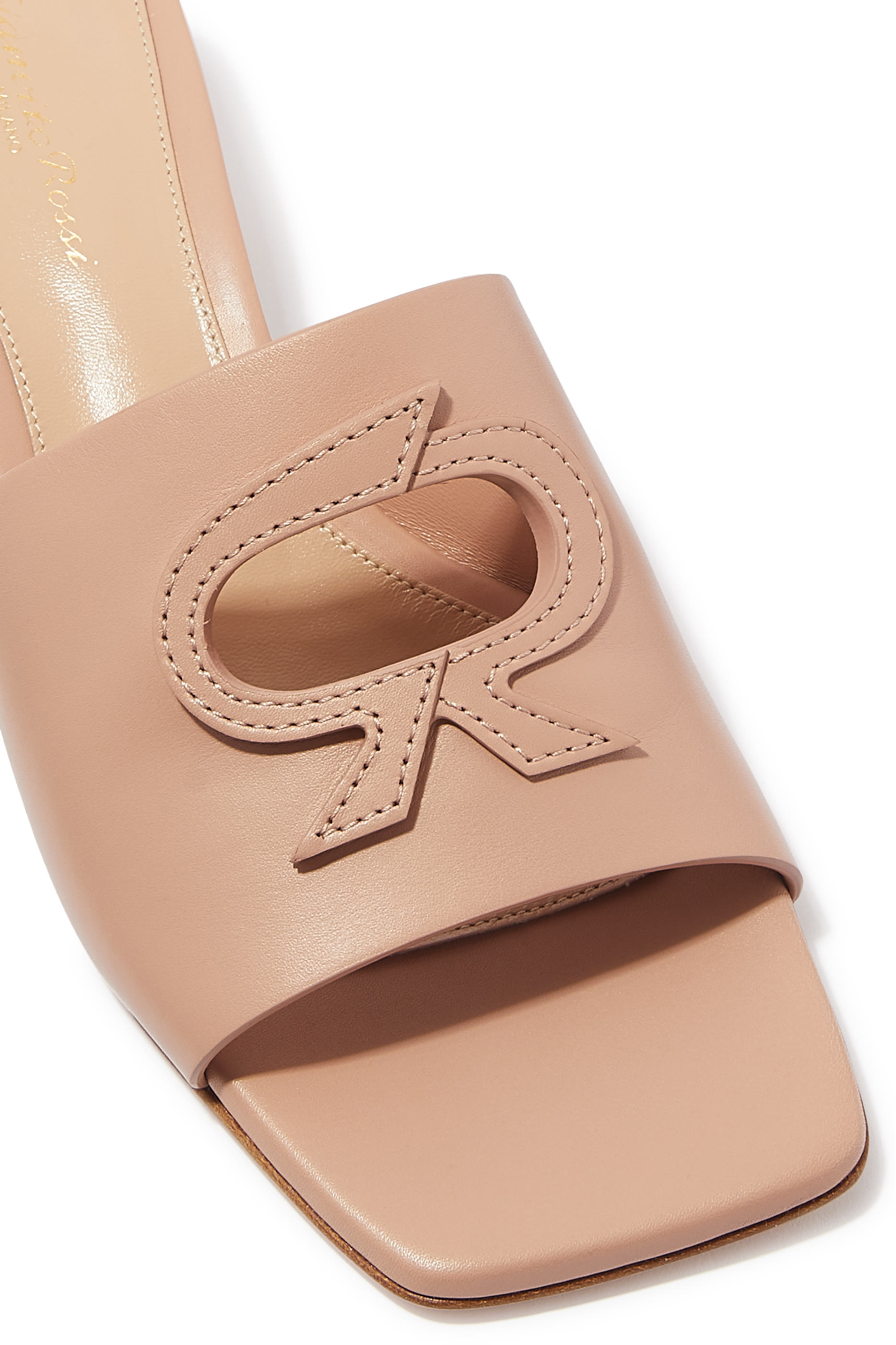 حذاء خفيف بشعار شريط