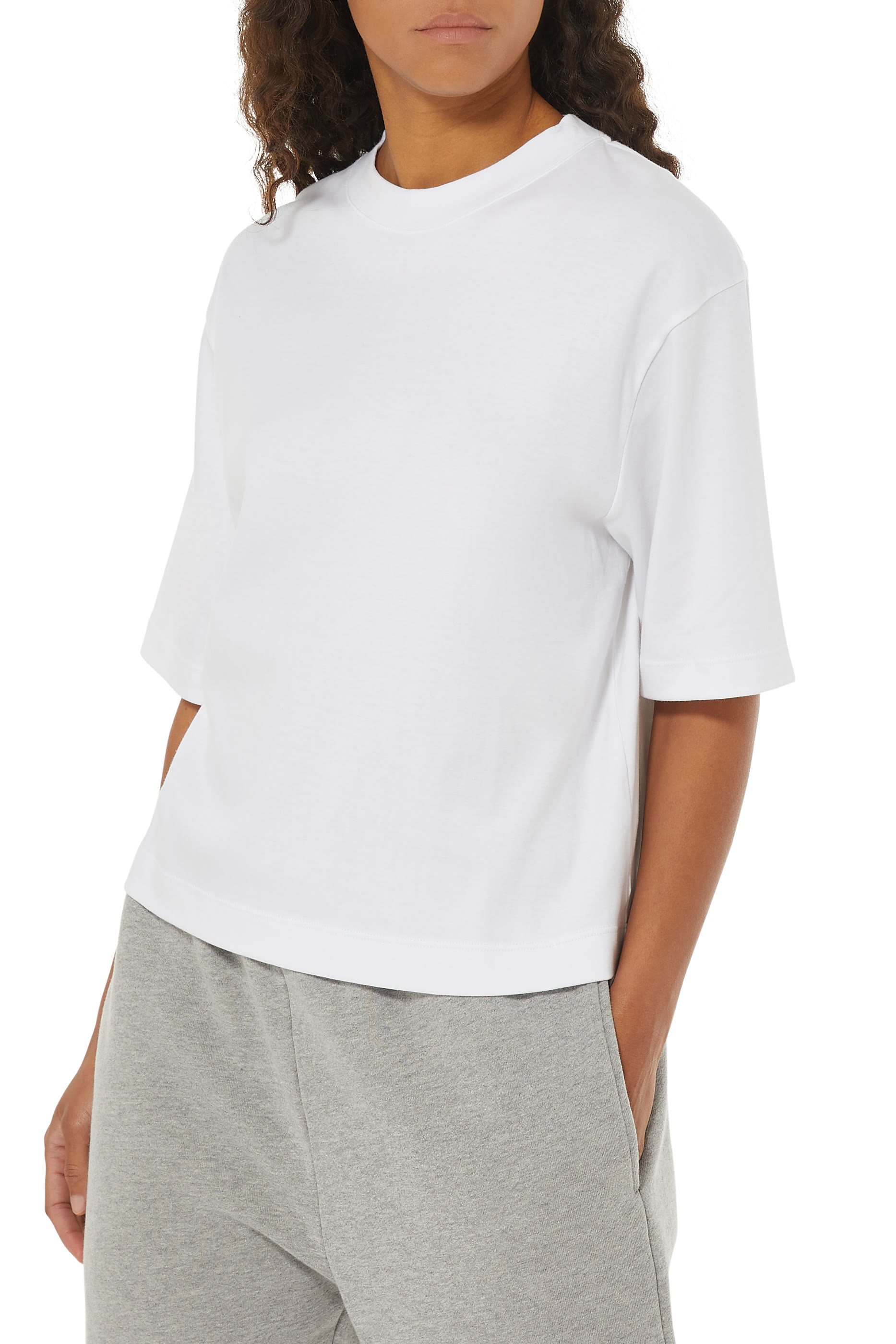 تي شيرت قصير بأكمام واسعة