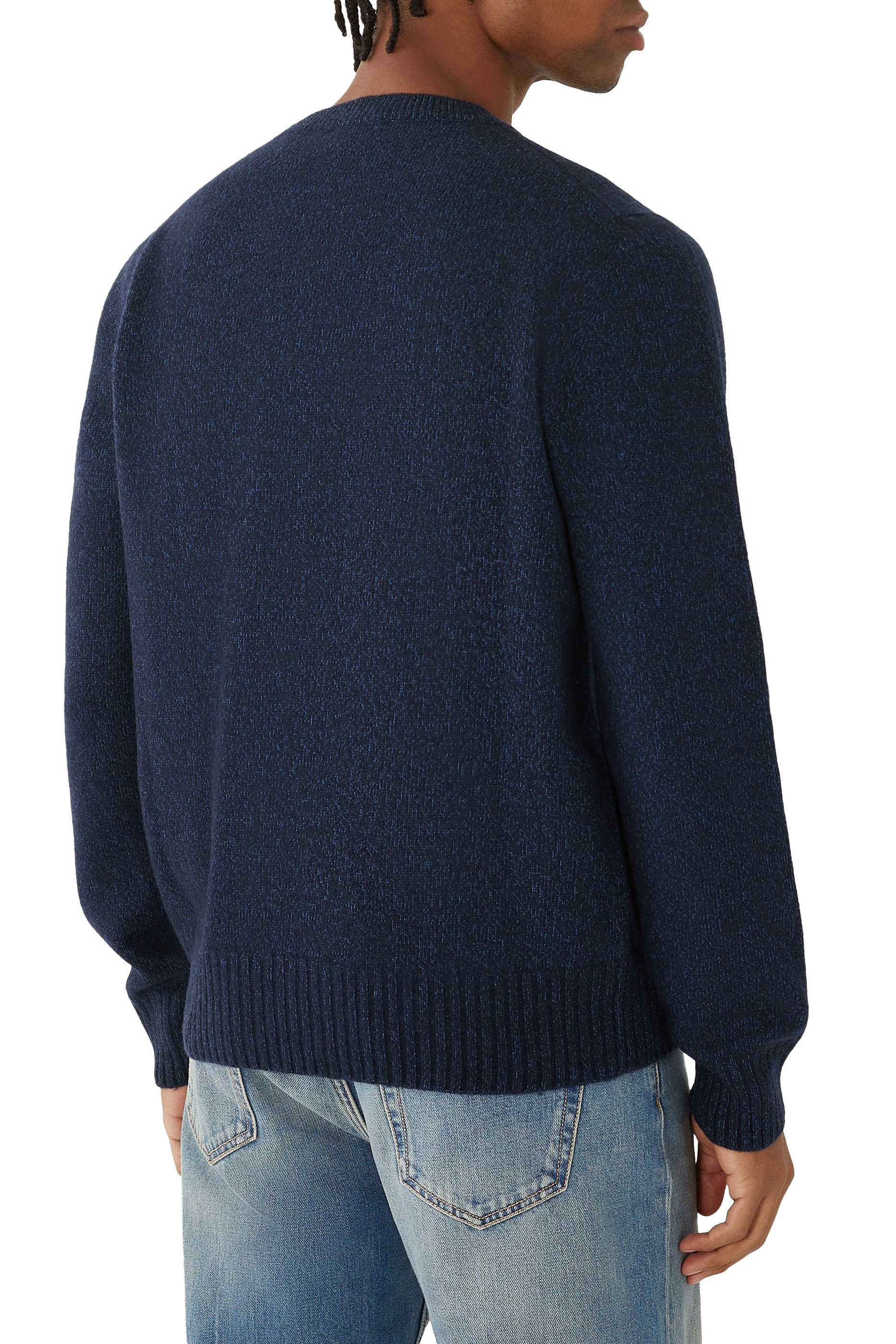 كنزة بطبعة جمجمة