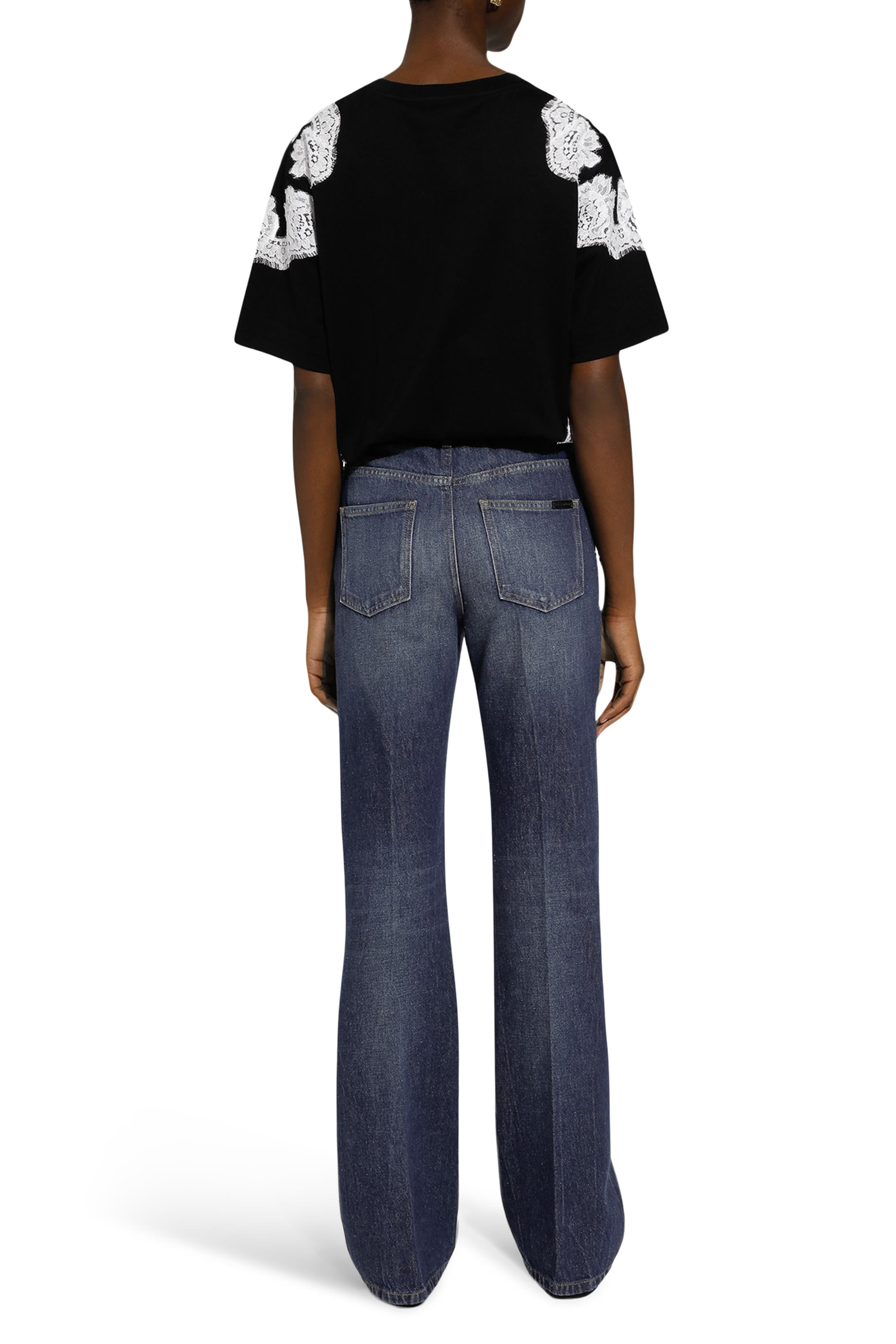 تيشيرت بشعار الماركة وتفاصيل دانتيل جيرسيه