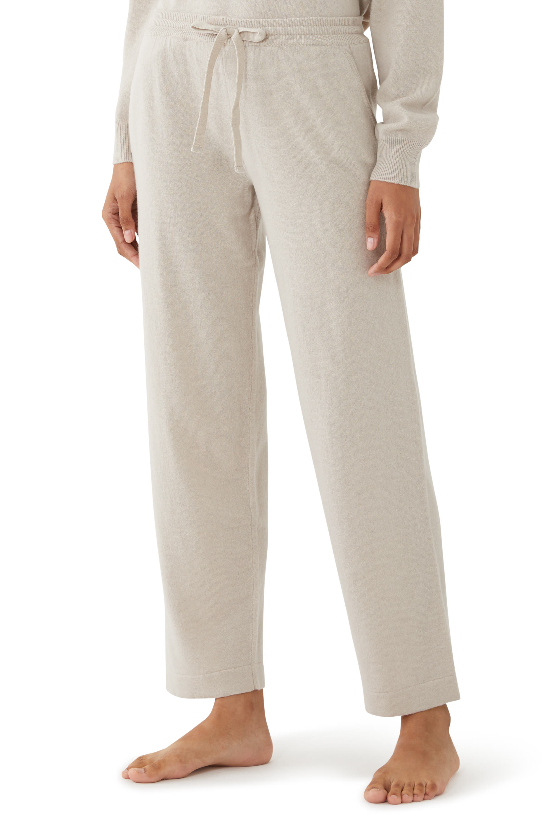 طقم بيجاما بتصميم انسيابي