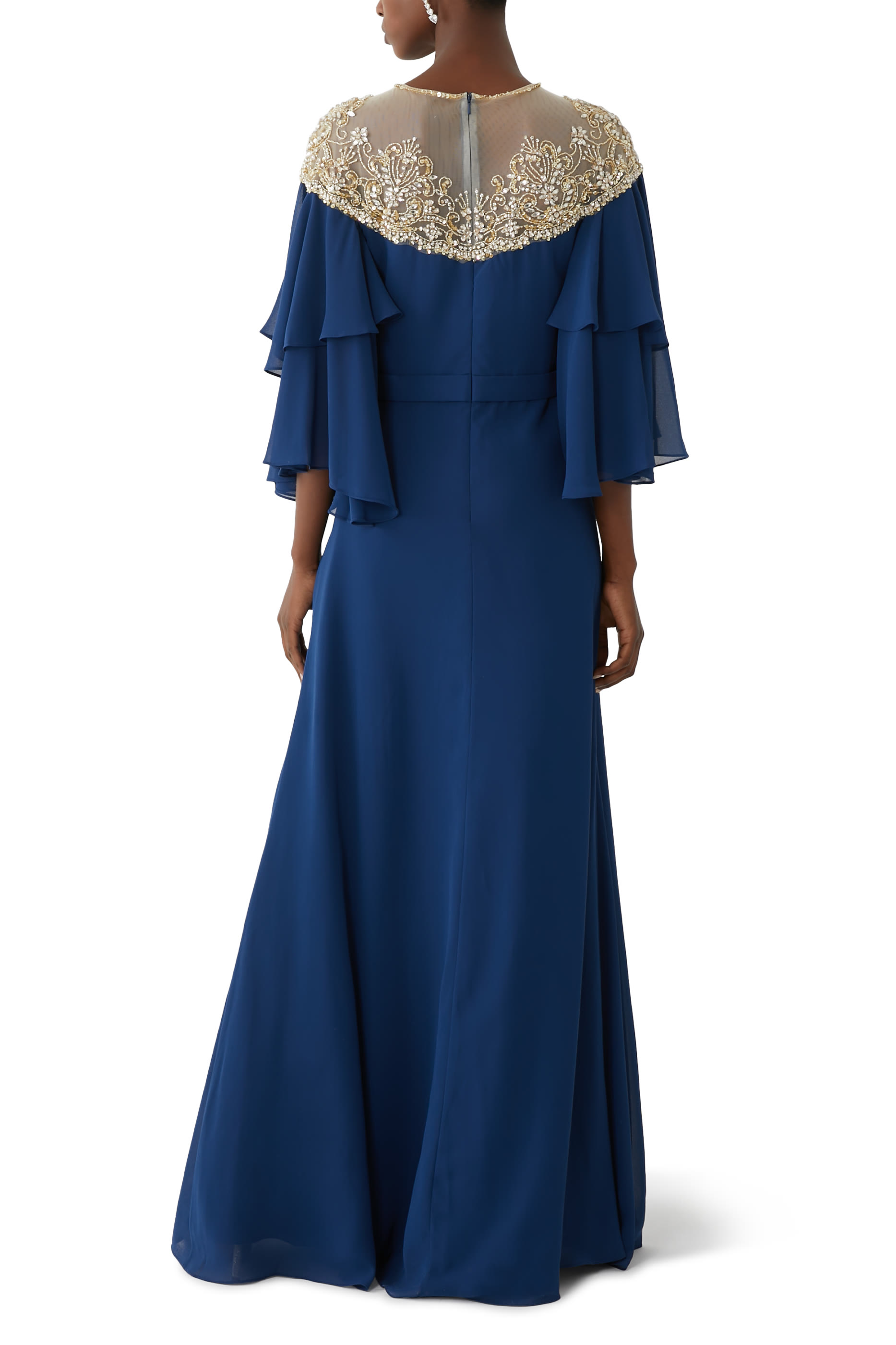 فستان سهرة بكشكش وتطريزات