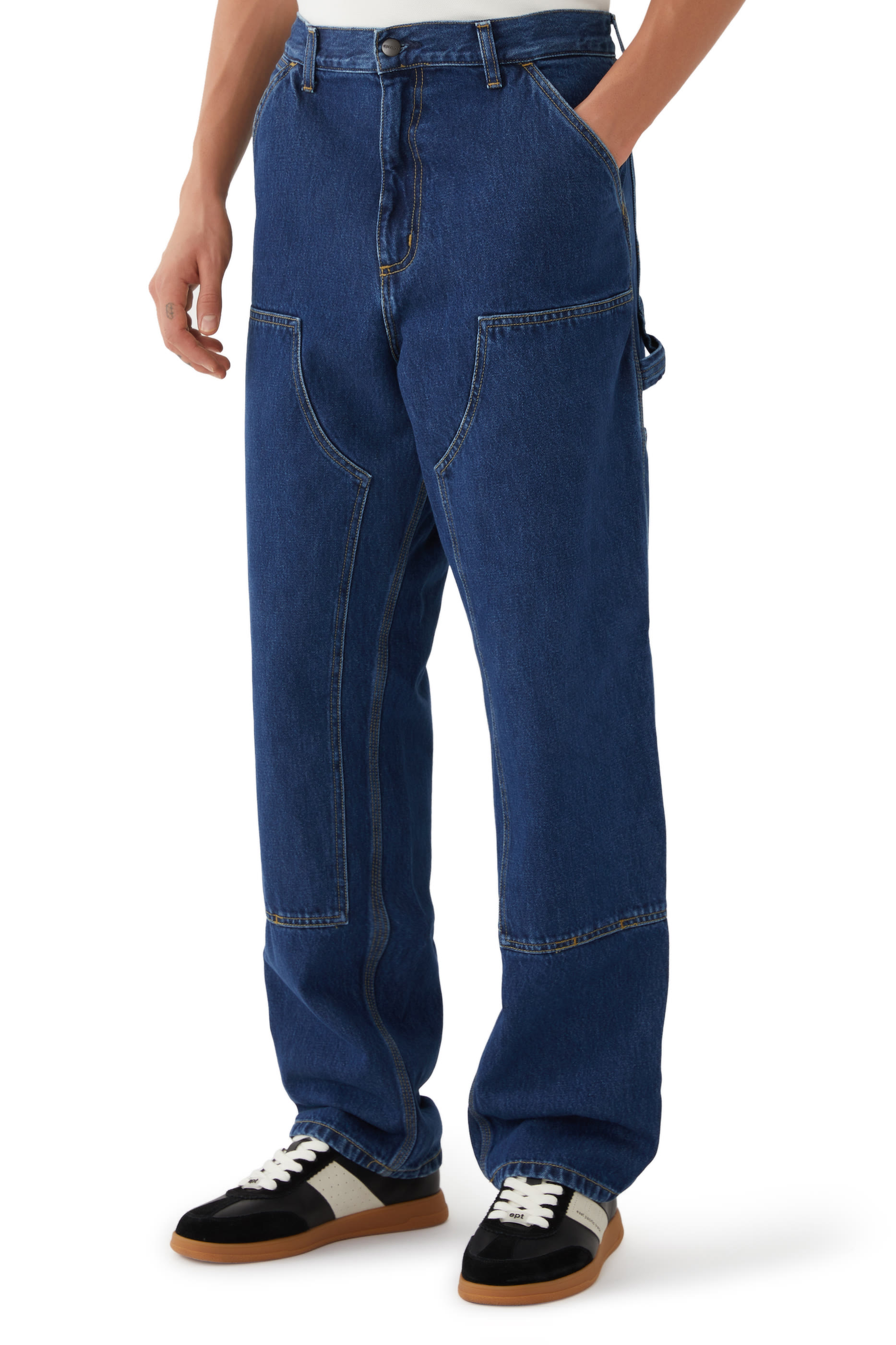 بنطال بطبقتين على الركبتين