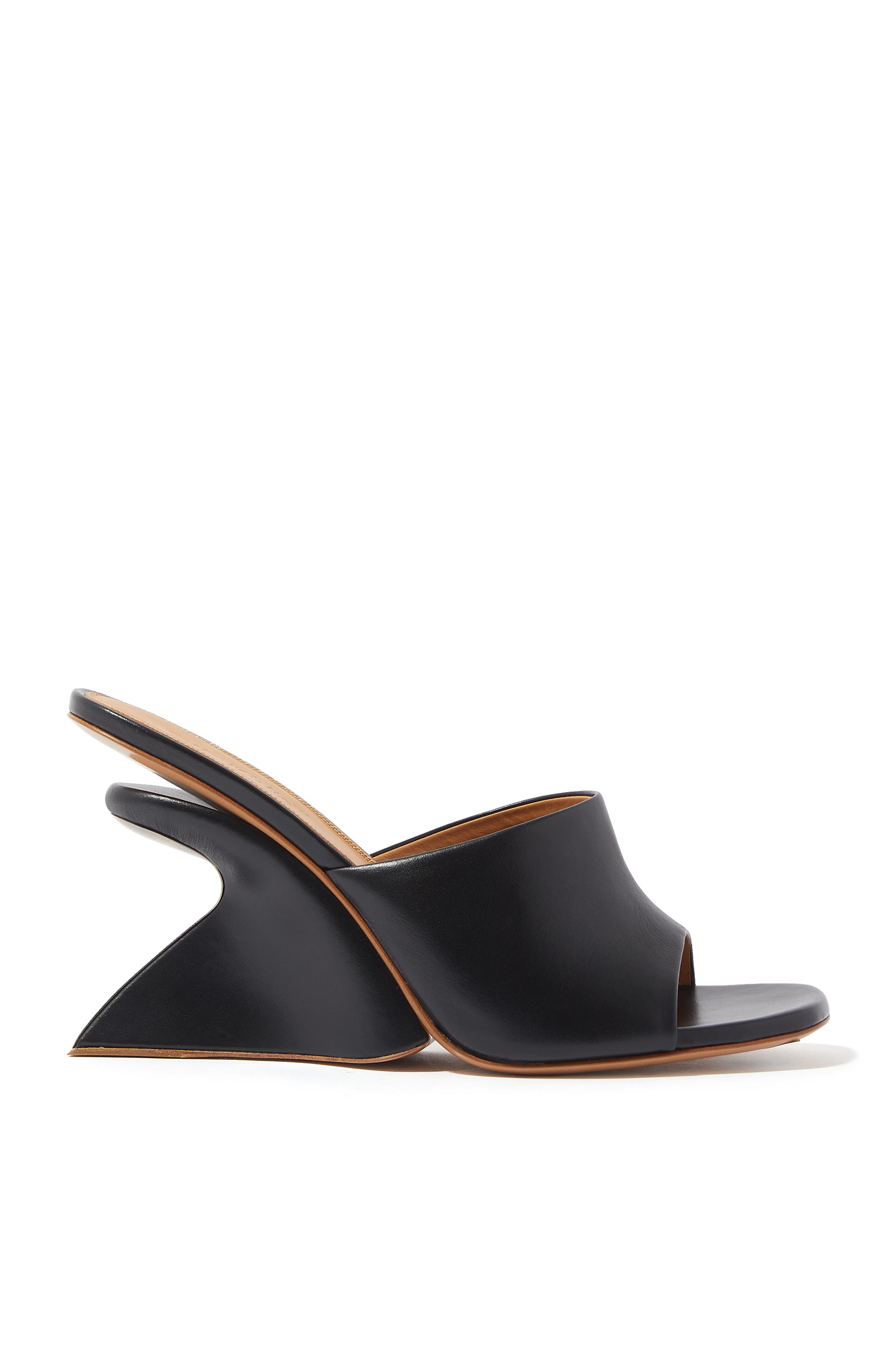 حذاء جاغ مفتوح من الخلف بكعب ويدج