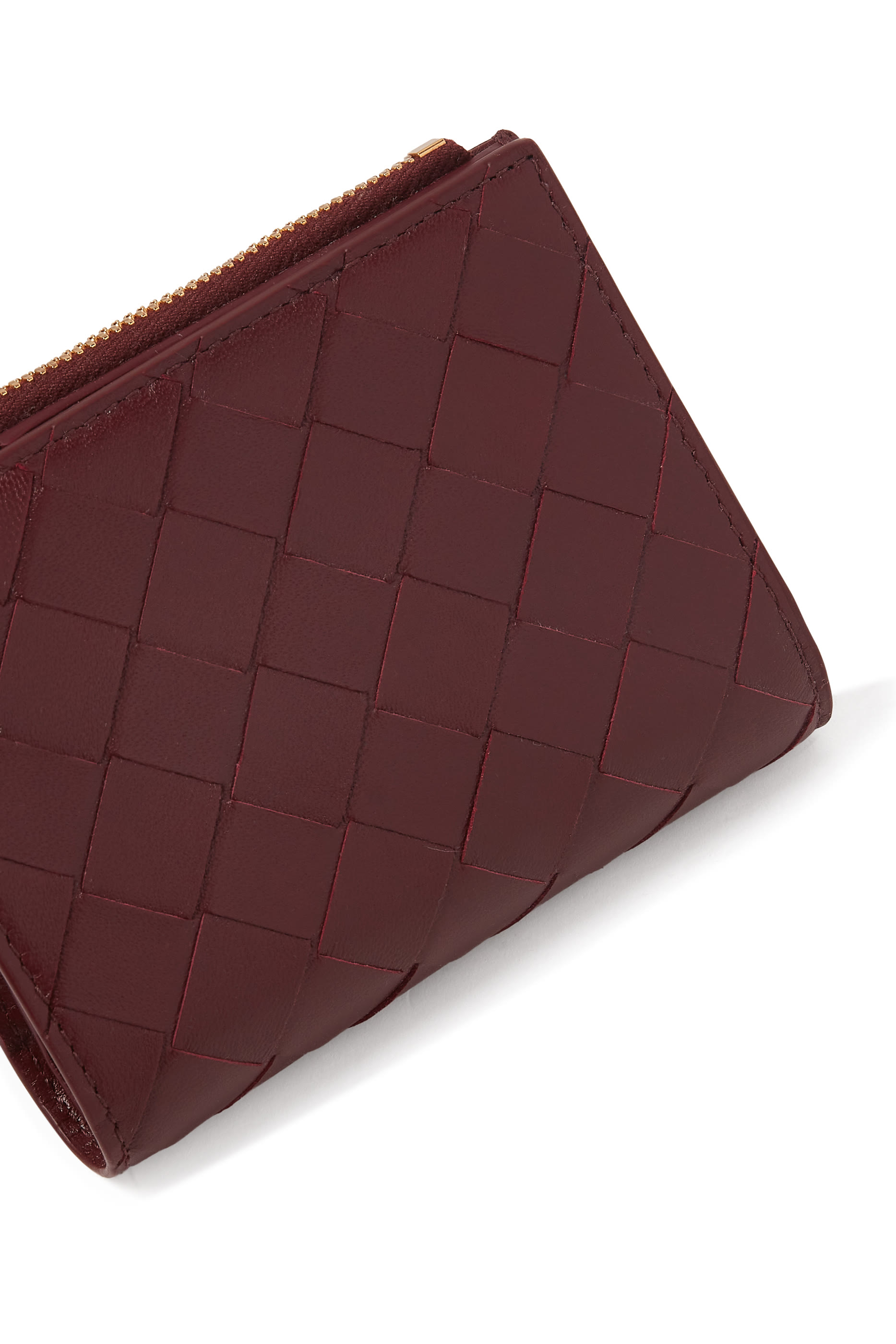 محفظة ثنائية الطي بالتصميم المجدول