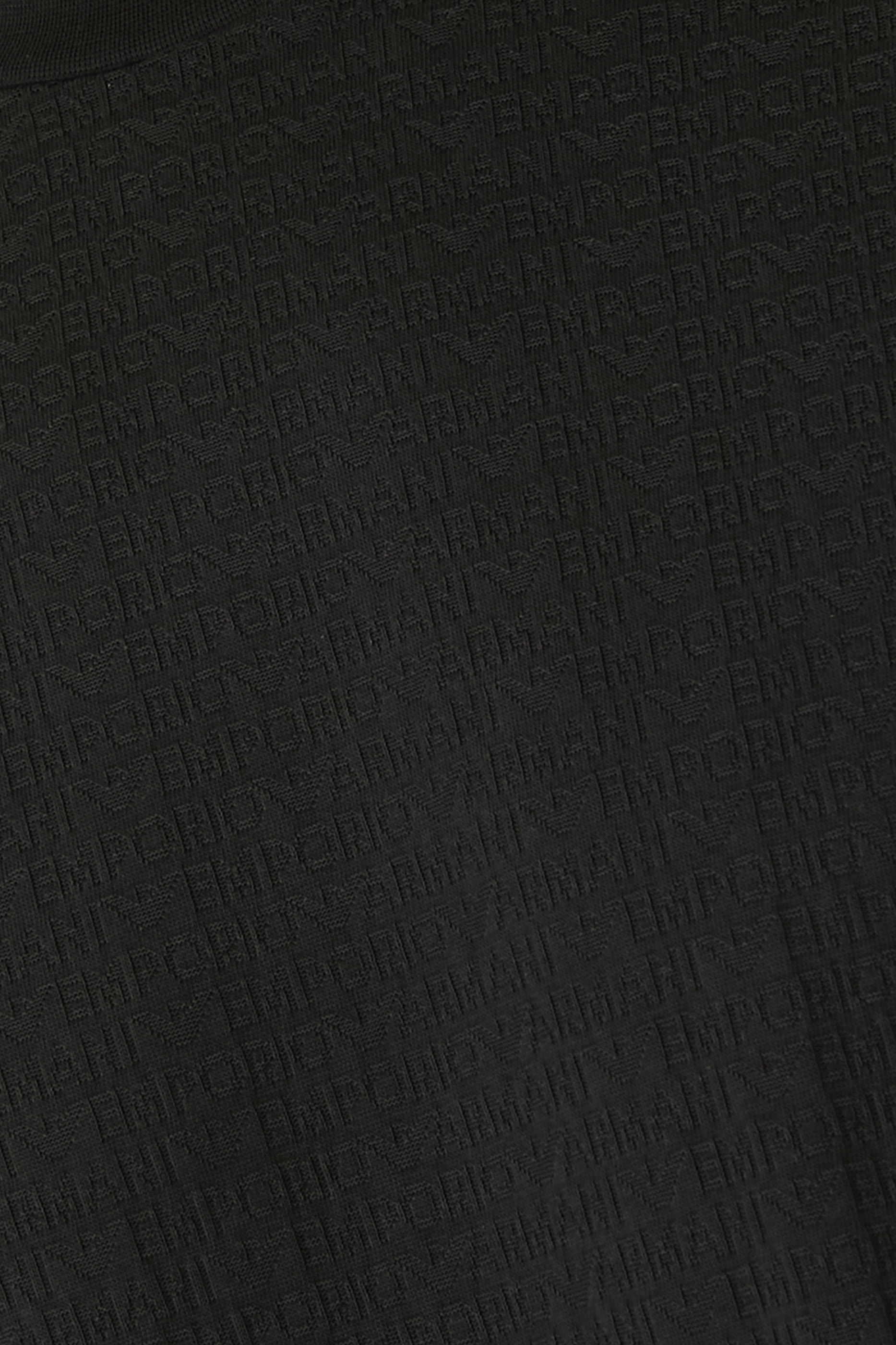 تيشيرت بنقشة شعار الماركة بحجم صغير