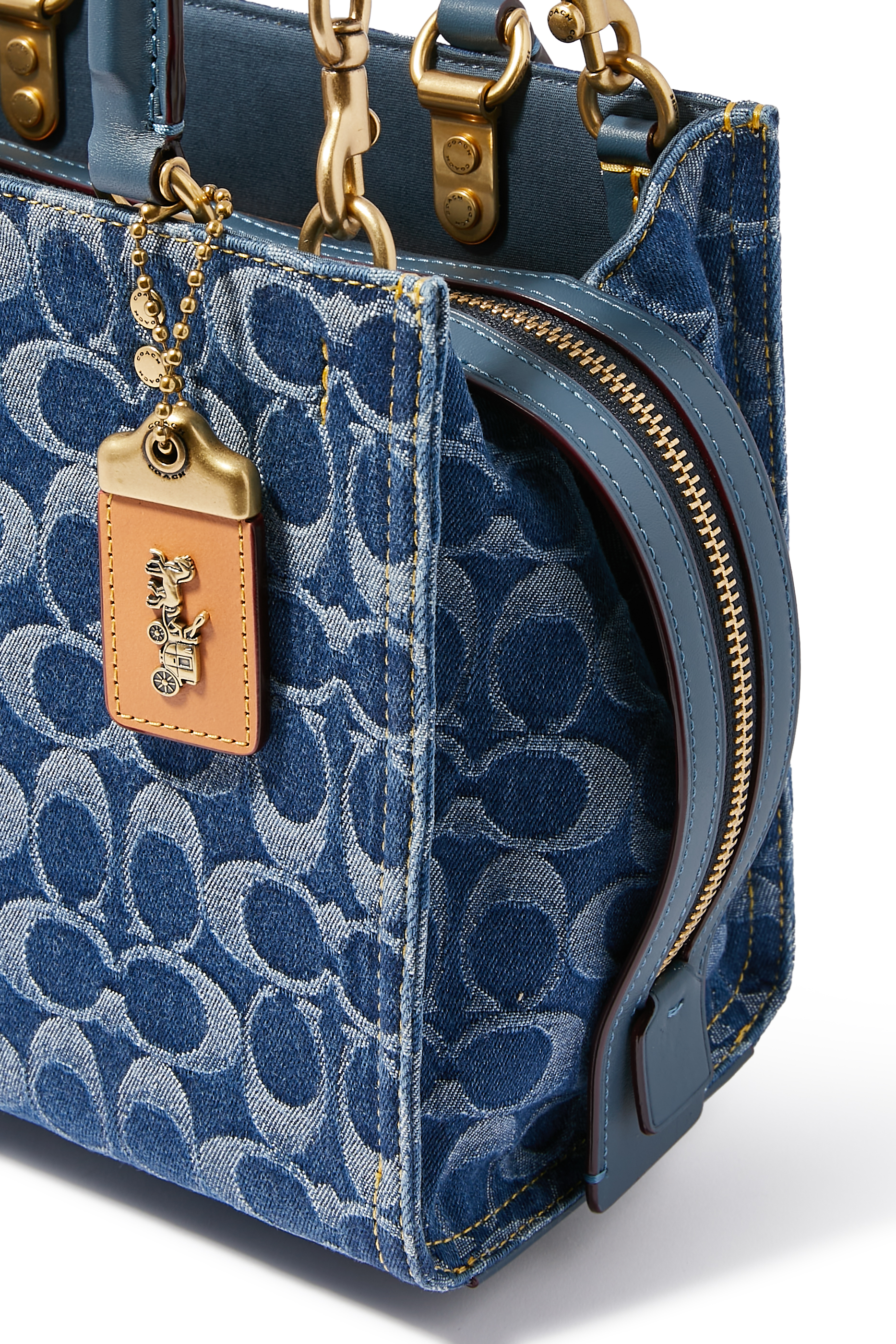 حقيبة روج 25 دنيم بشعار الماركة