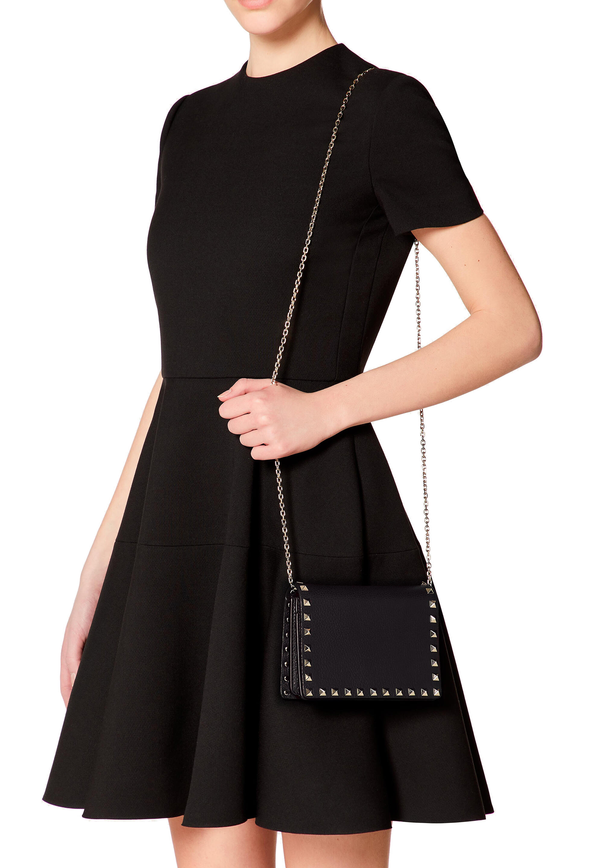 حقيبة فالنتينو غارافاني بحلى هرمية جلد