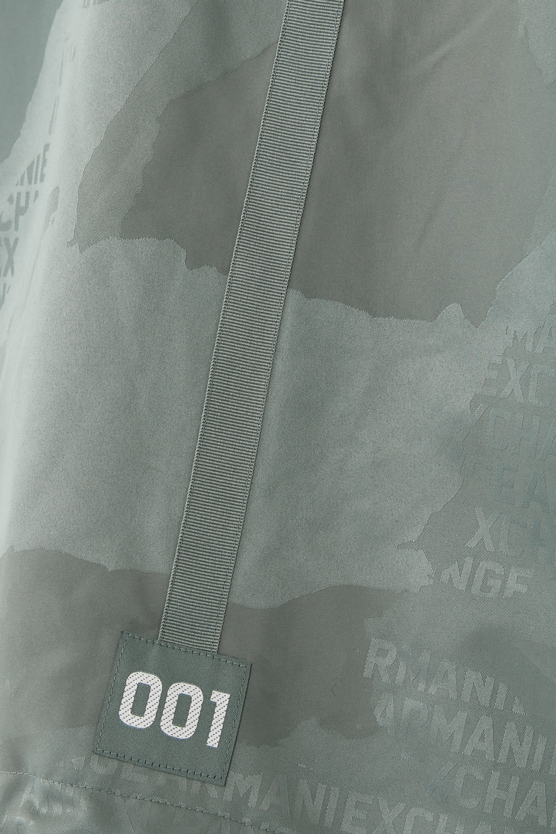 جاكيت اكوا بشعار الماركة