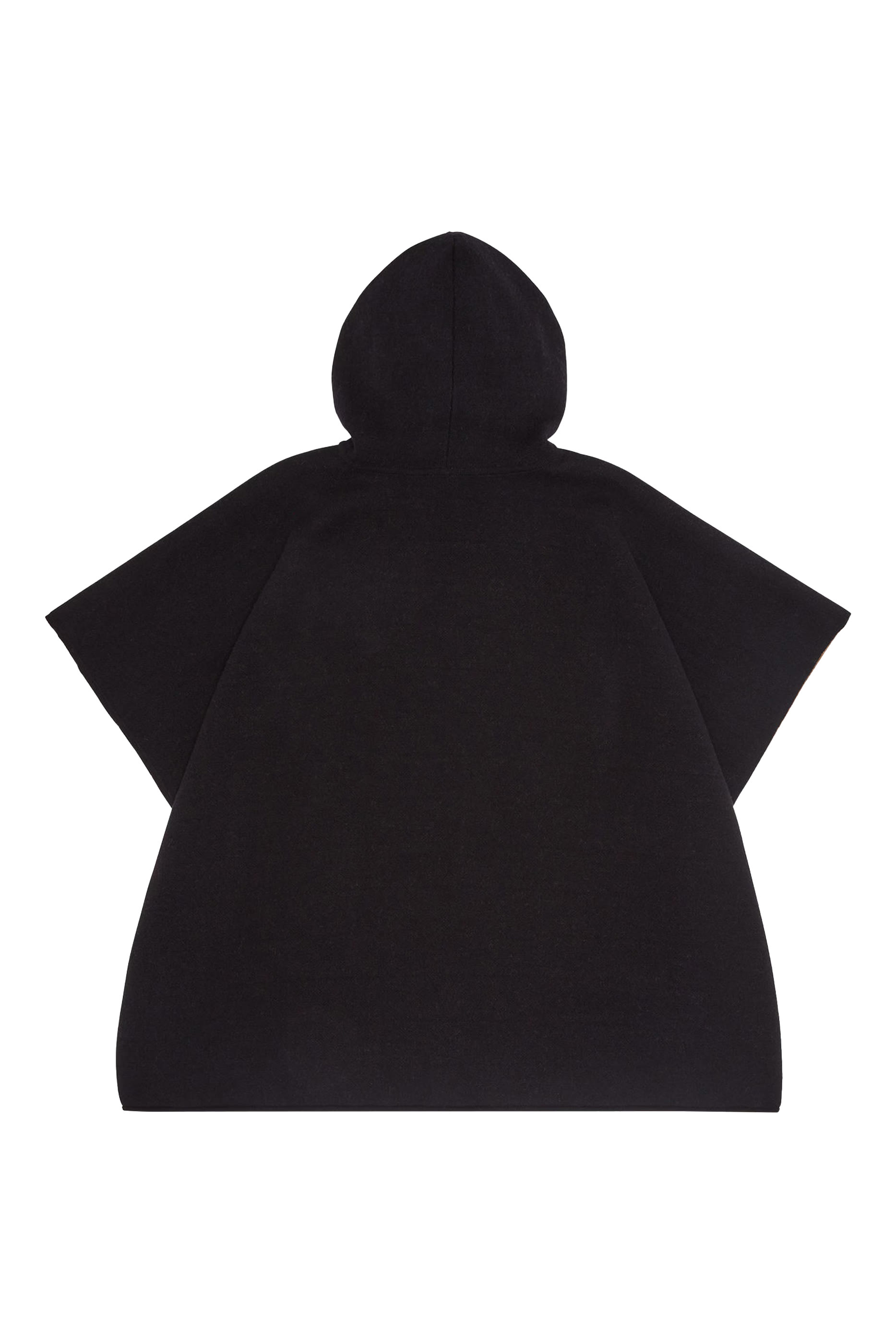 كاب بتصميم بوجهين بشعار الماركة