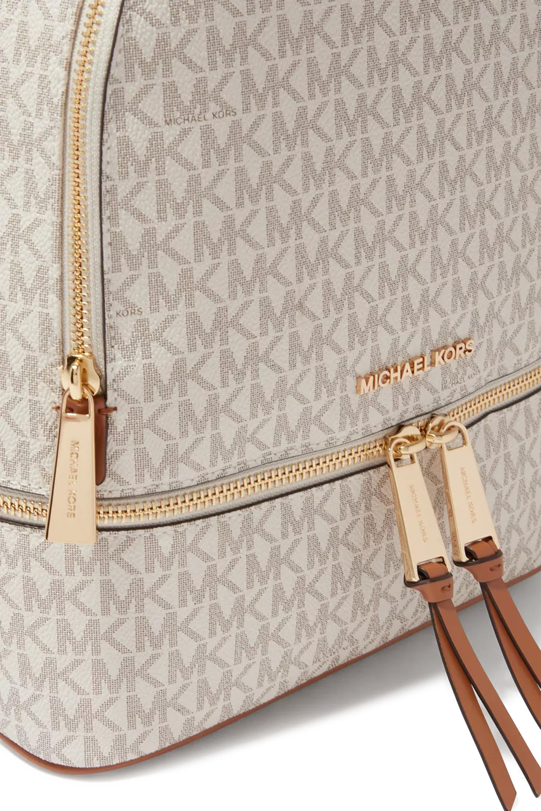 حقيبة ظهر ريا متوسطة بشعار الماركة