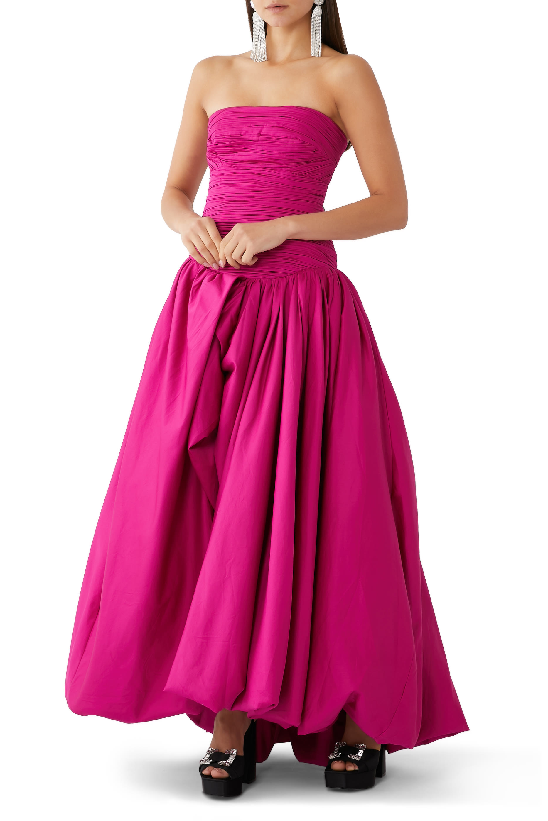 فستان طويل بحافة منفوخة