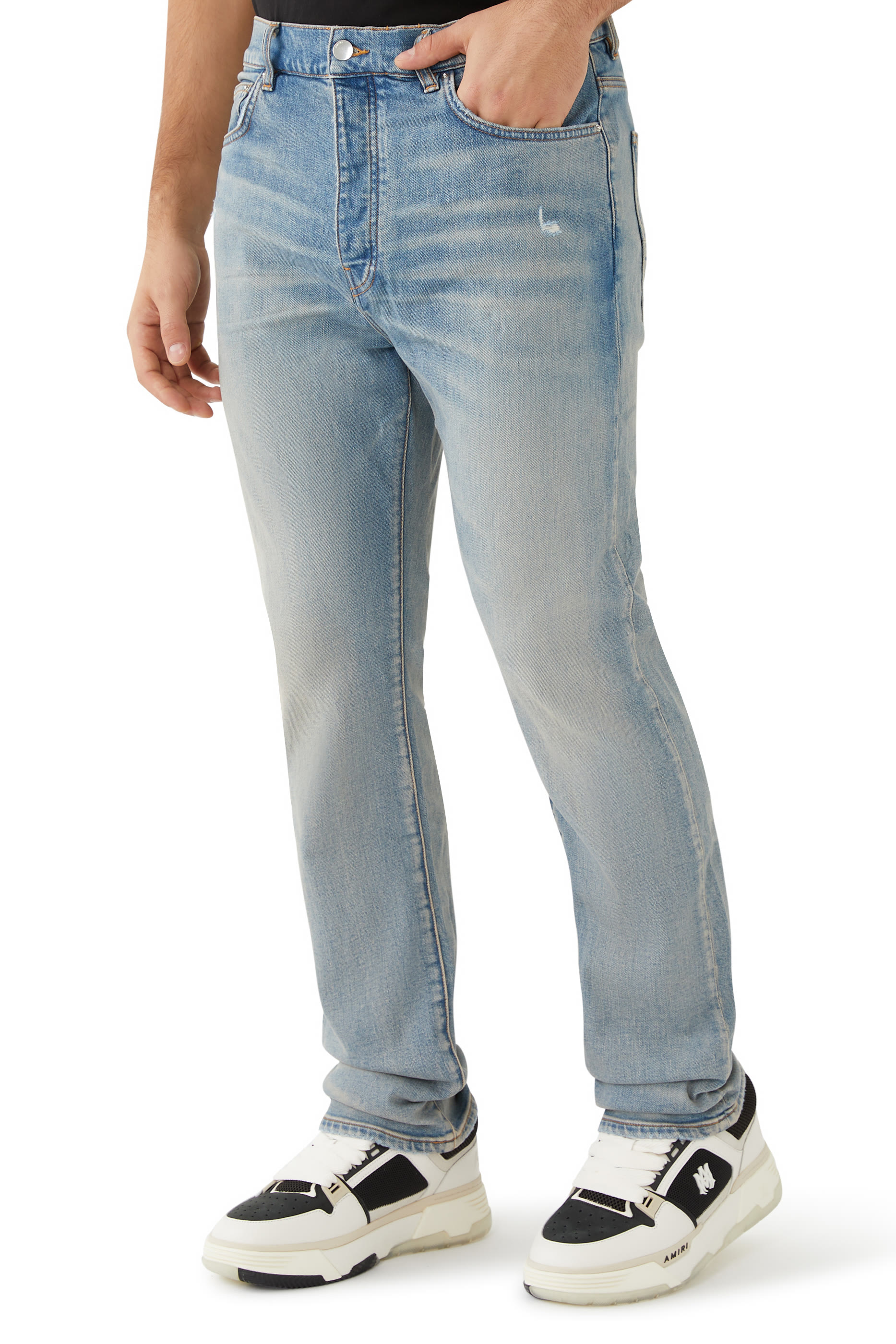 بنطال جينز بقصة ضيقة