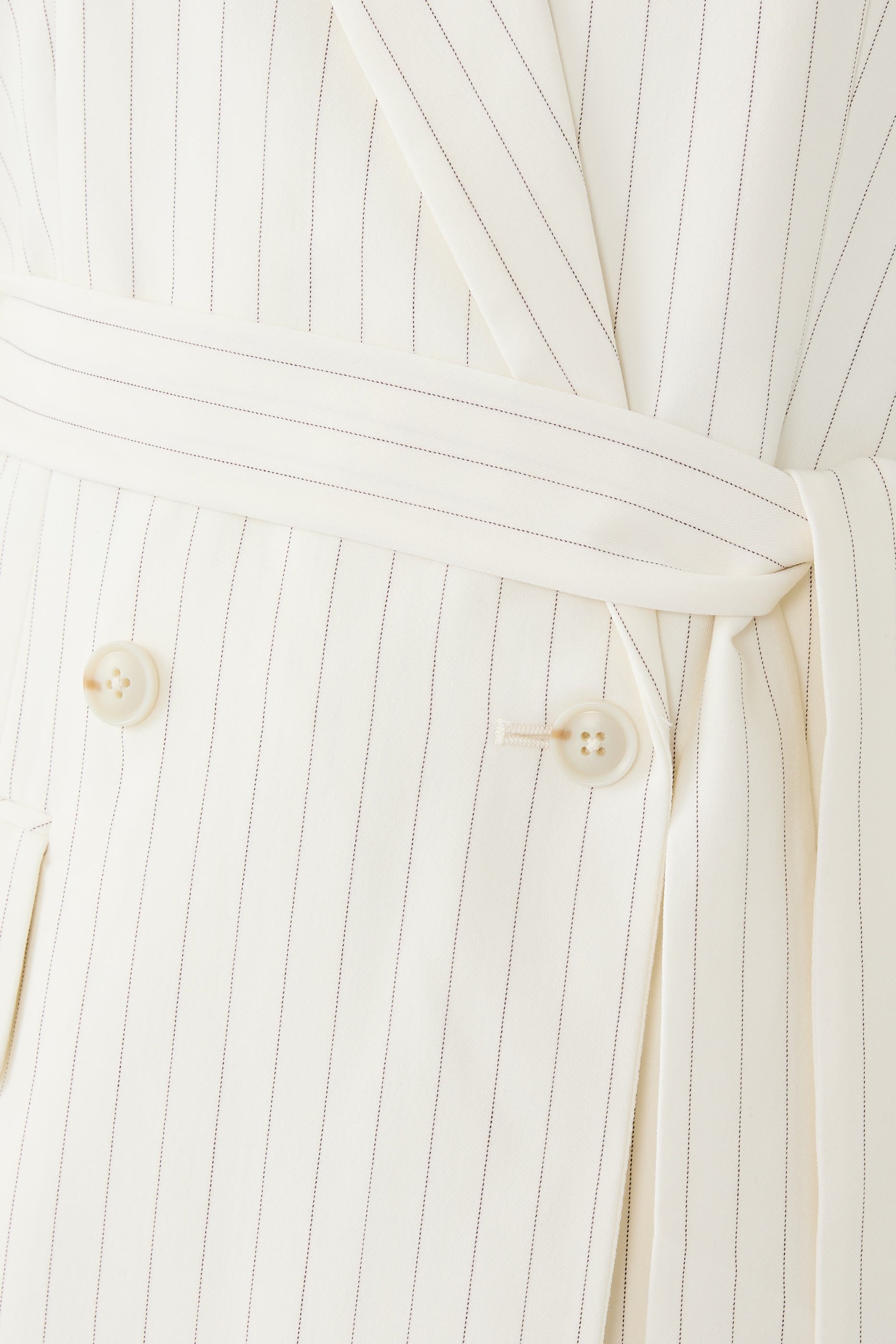 جاكيت بدلة اسنشيال بحزام