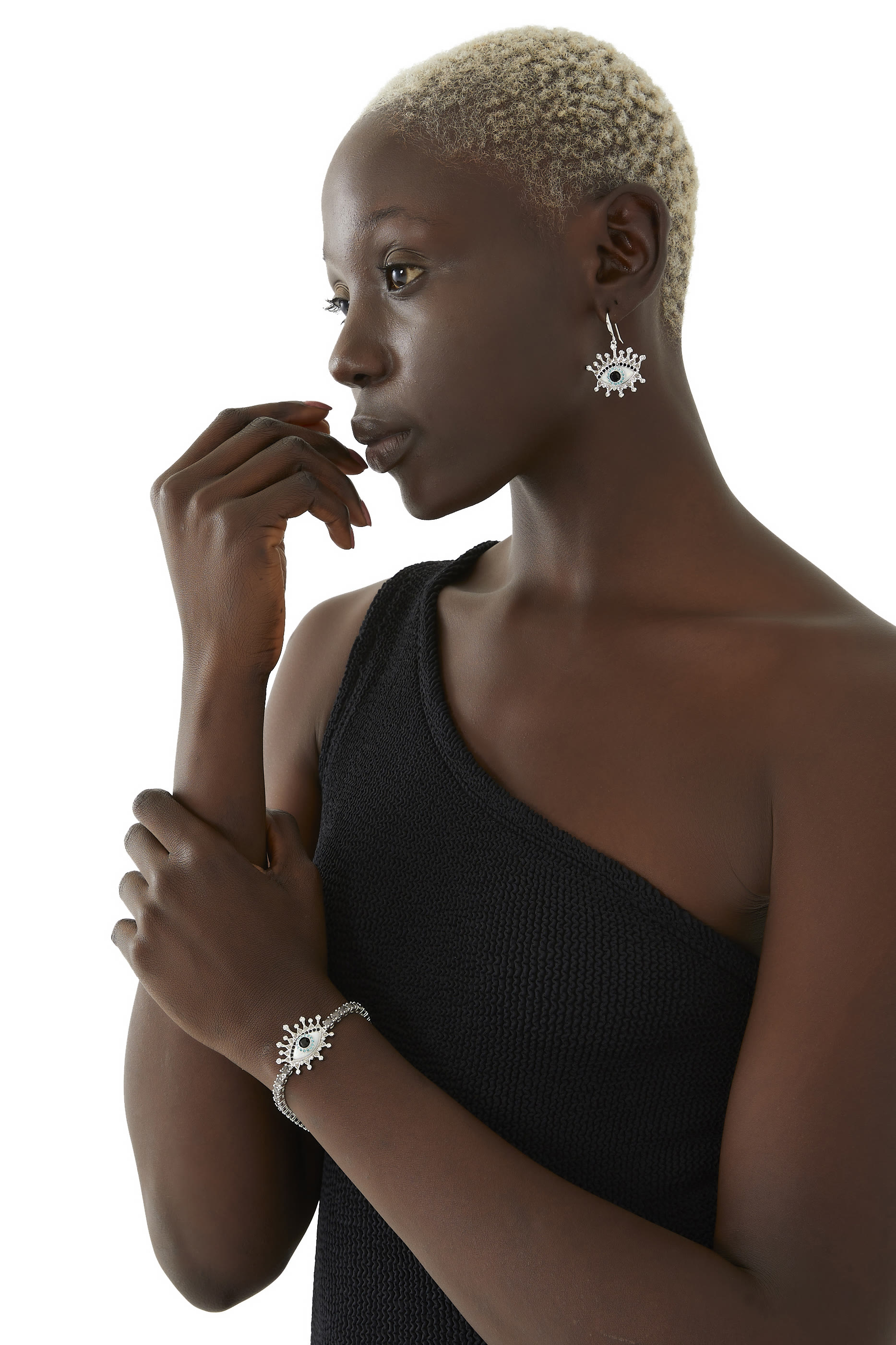 أقراط متدلية بتصميم عين حسود