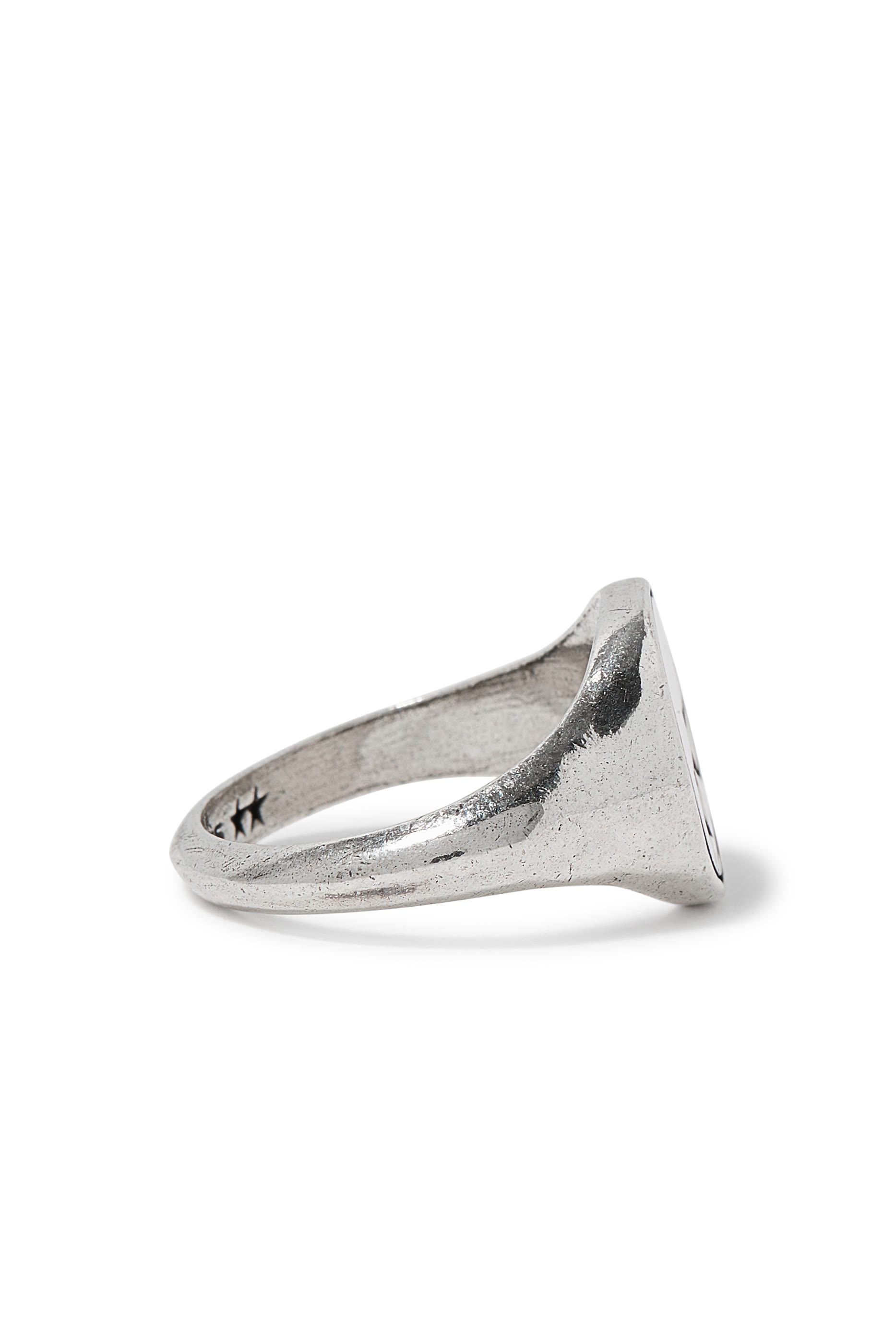 خاتم بتصميم بيضوي