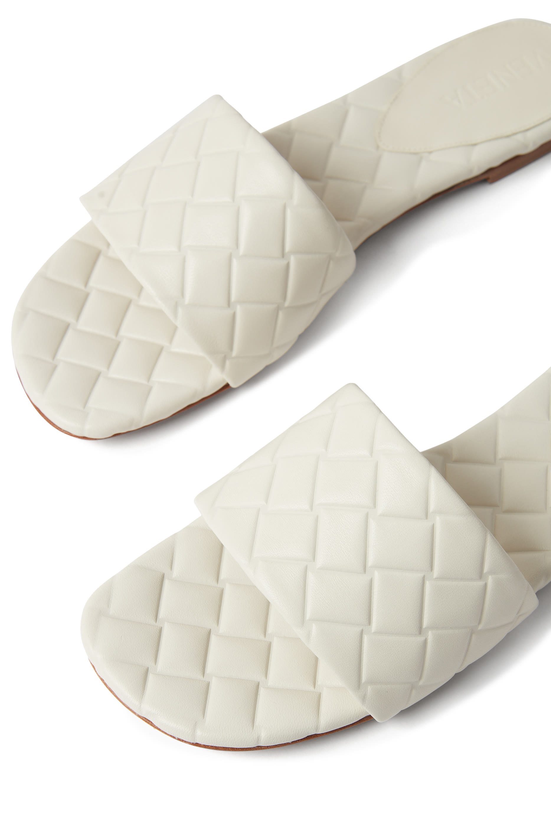 حذاء ايمي مفتوح من الخلف بكعب مسطح جلد