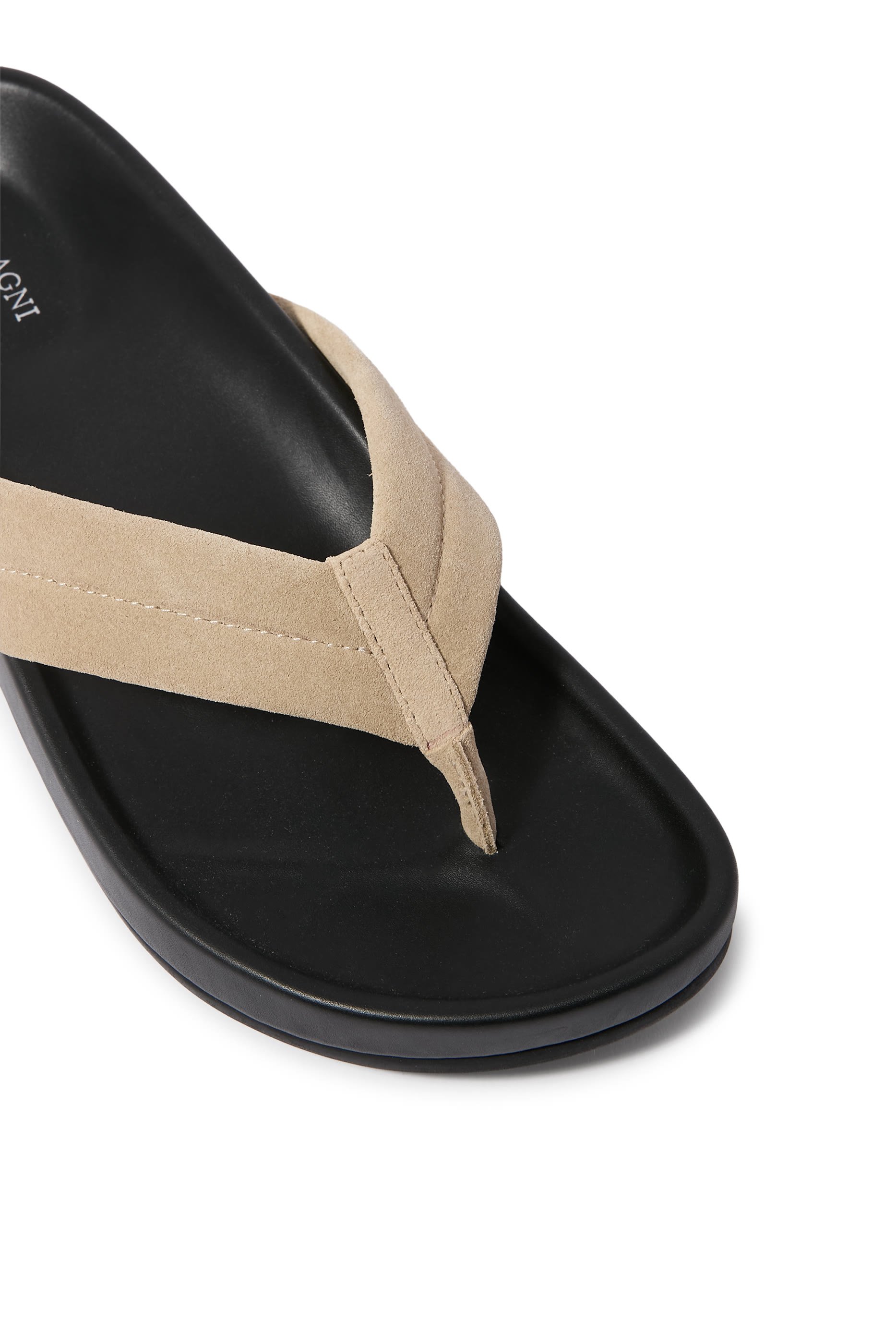 حذاء خفيف 40 بتصميم ثونج وتفاصيل محاكة شمواه