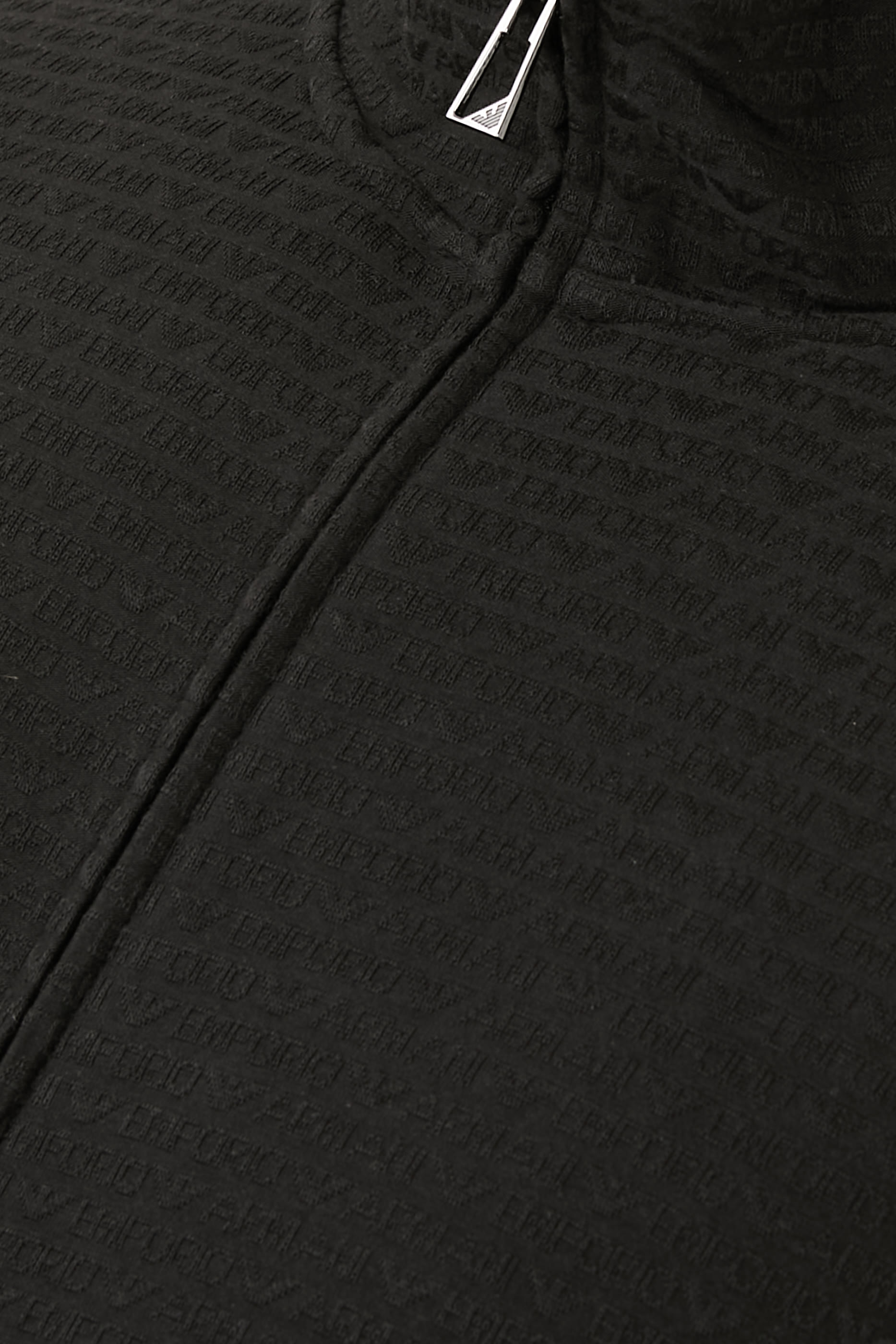 سويت شيرت بسحاب وشعار الماركة