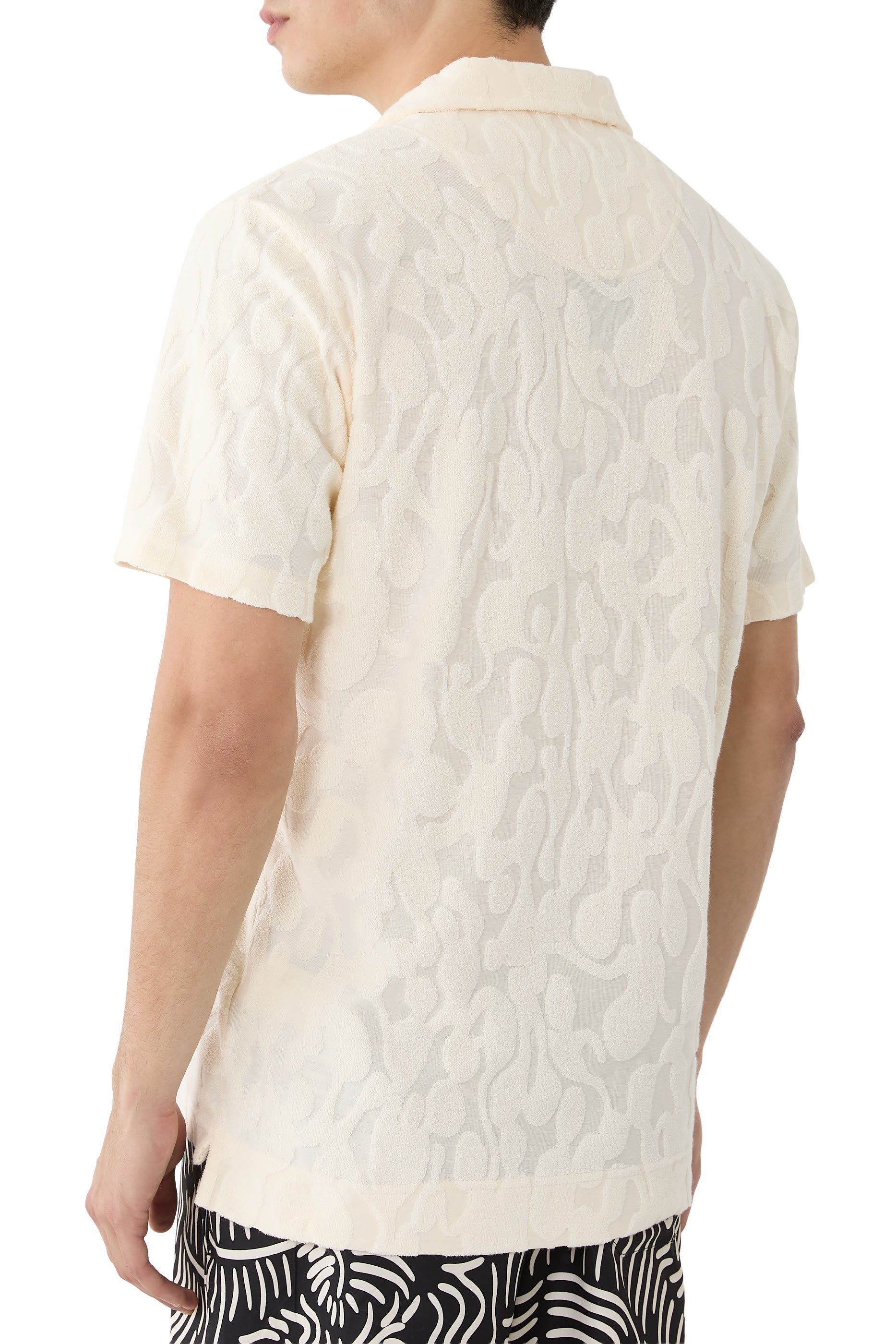 قميص بولو بجيب على الصدر