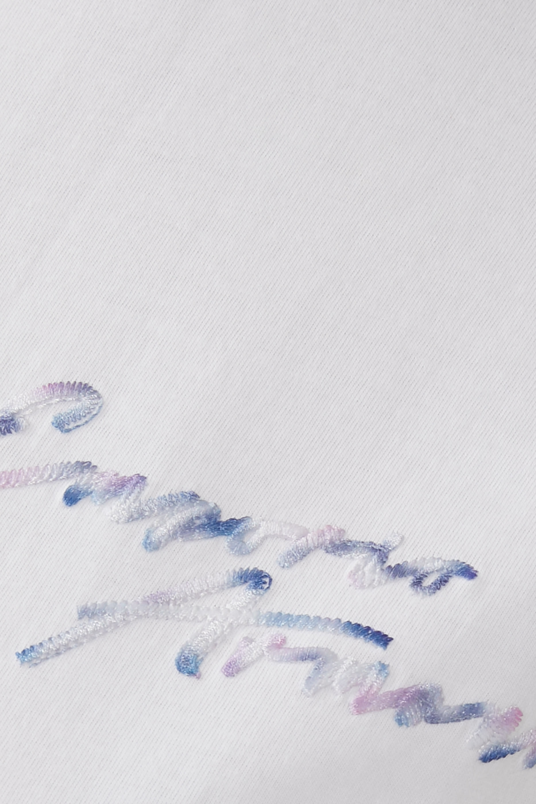 تيشيرت مطرز بشعار الماركة