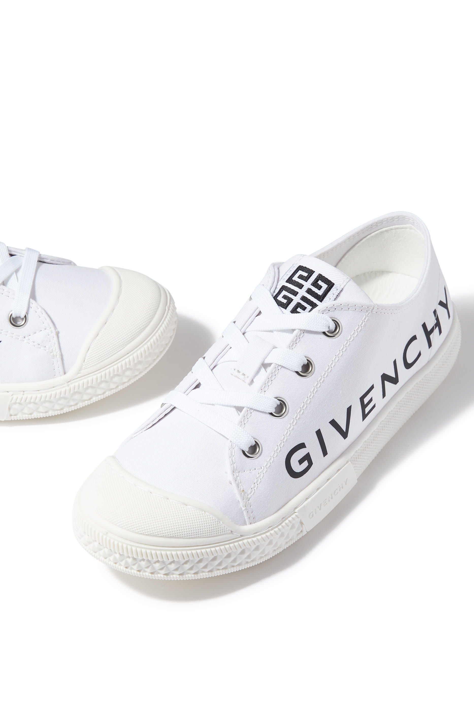 سنيكرز بشعار الماركة للأطفال