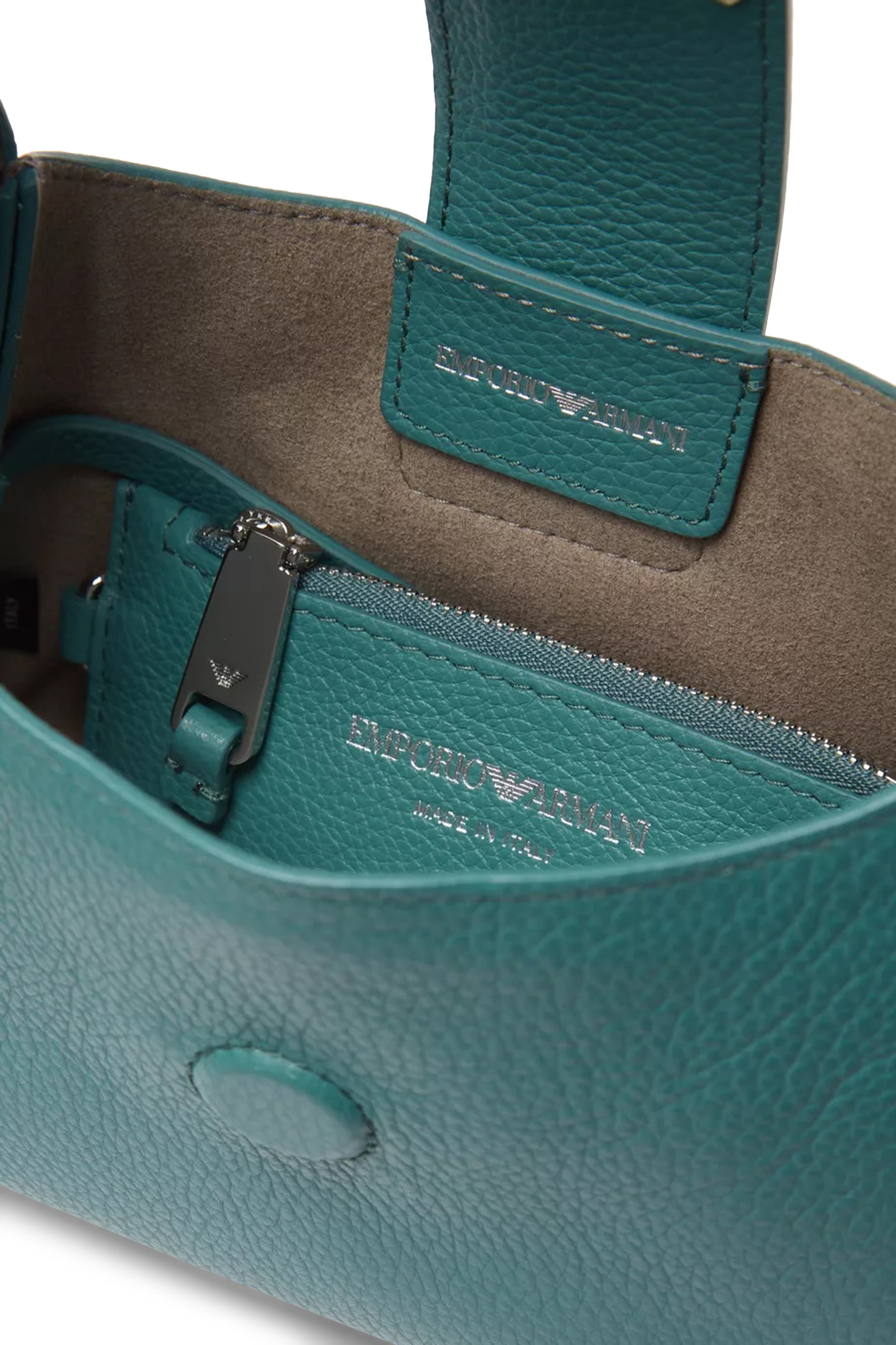 حقيبة يد هوبو بمشبك شعار الماركة