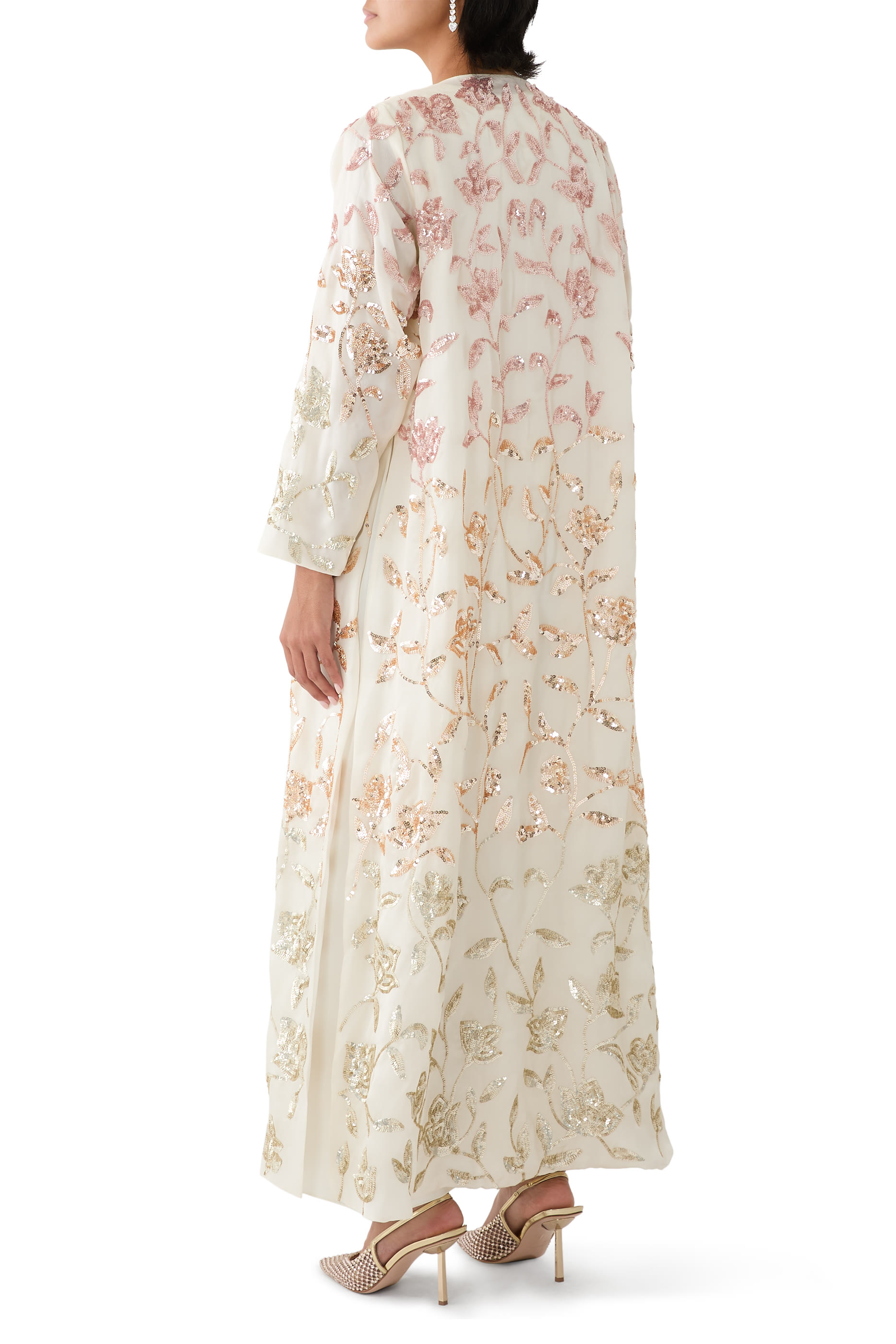 كاب أورجانزا مطرز كليا بالترتر مع فستان داخلي