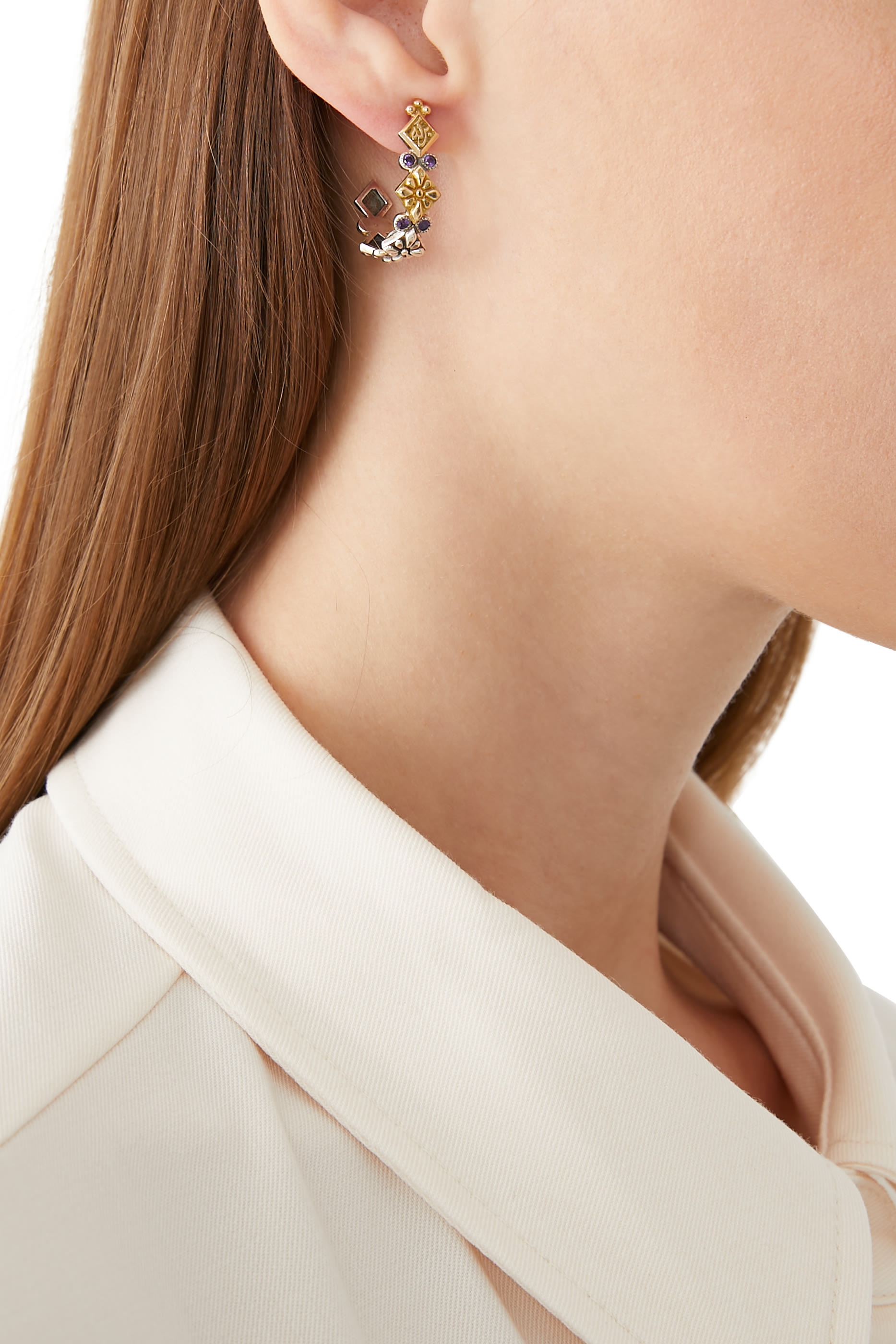 أقراط ترايبل مزينة بزهور ذهب أصفر عيار 18 قيراط وفضة إسترلينية وجمشت