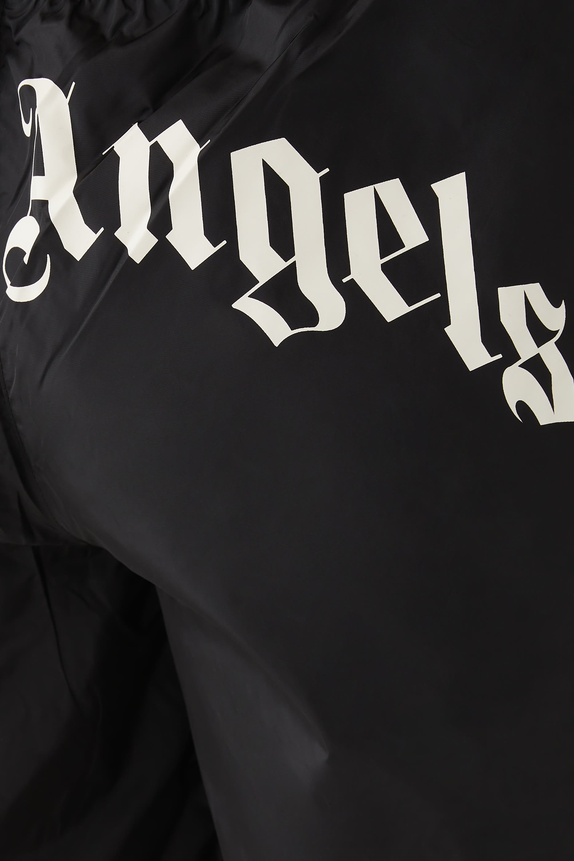 شورت سباحة بشعار الماركة بتصميم مقوس