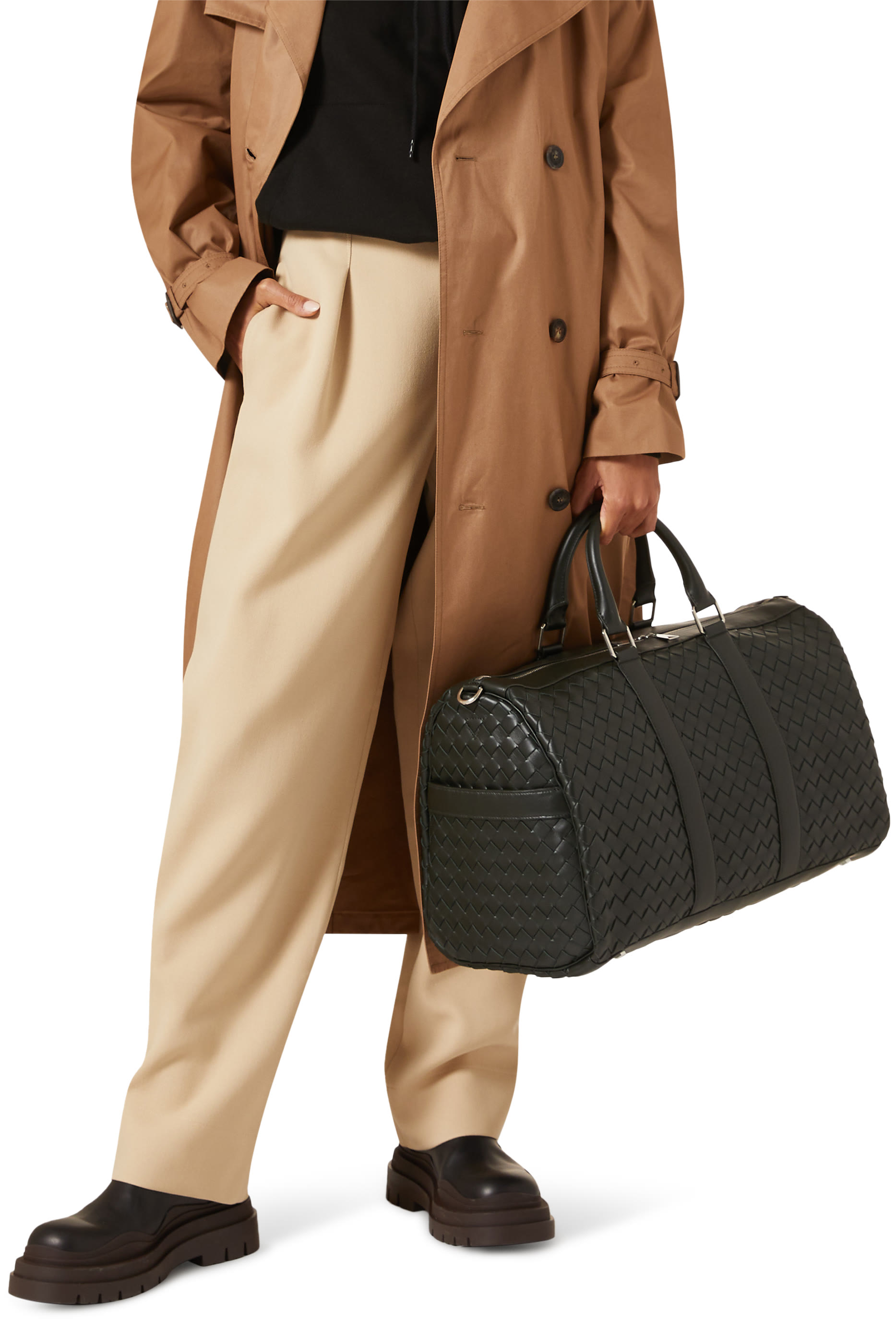 حقيبة دافل بتصميم مجدول