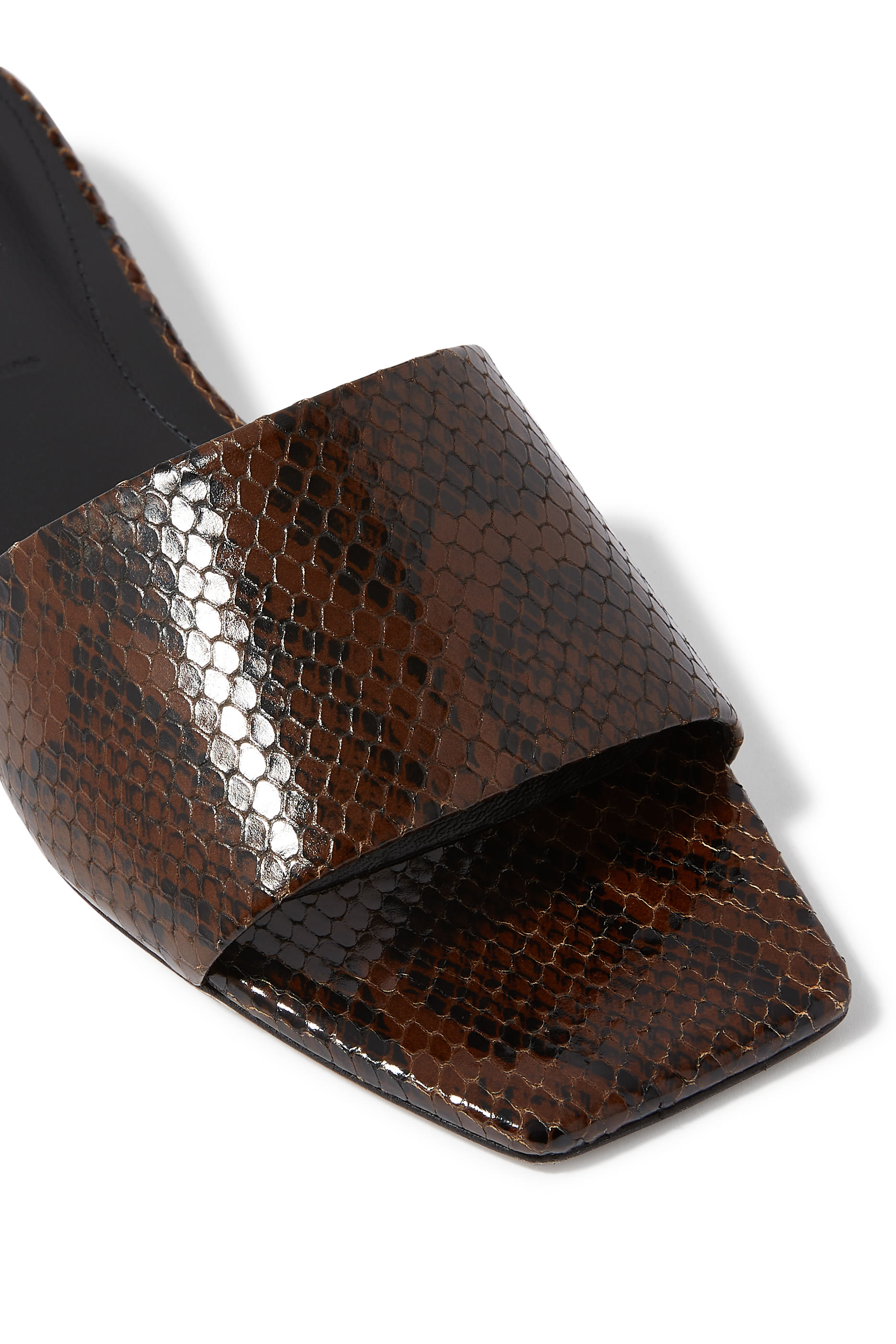 صندل أنا جلد