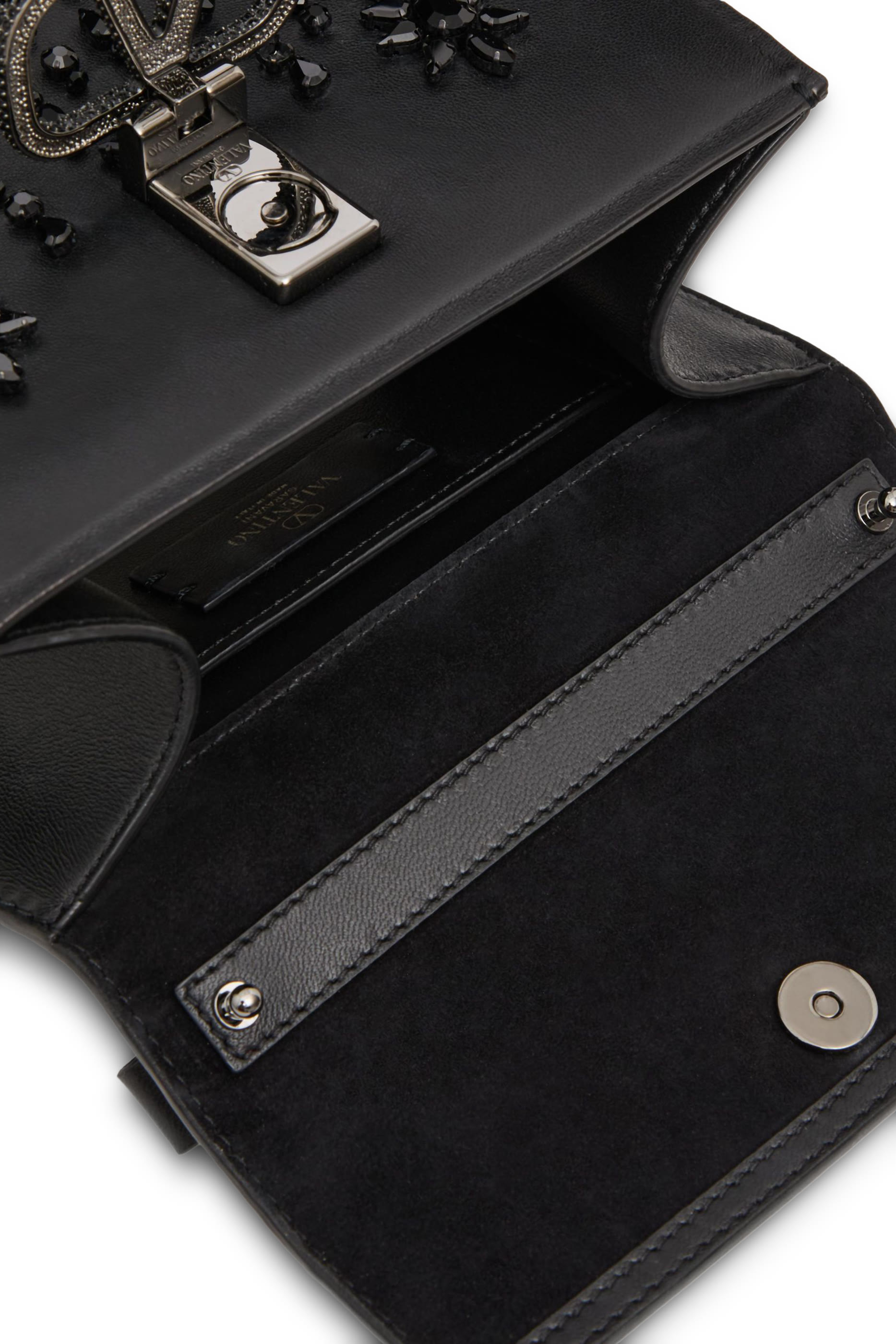 حقيبة يد صغيرة مطرزة