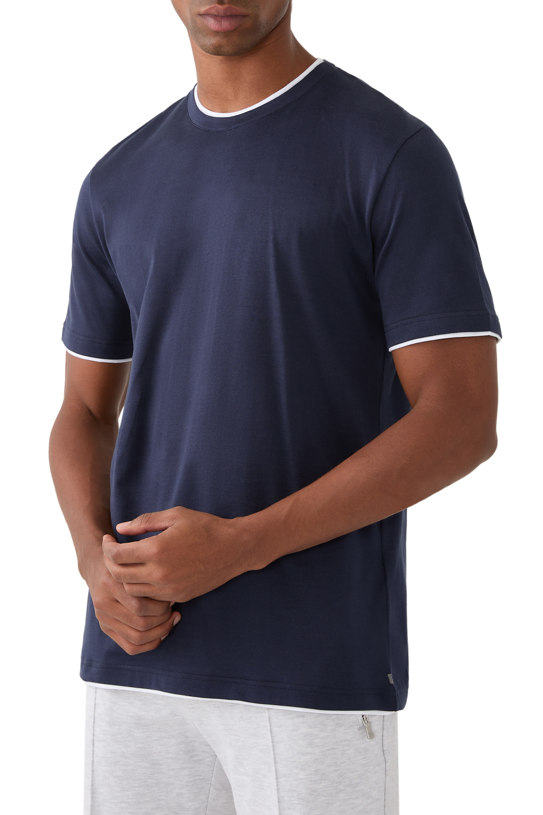 تيشيرت متعدد الطبقات