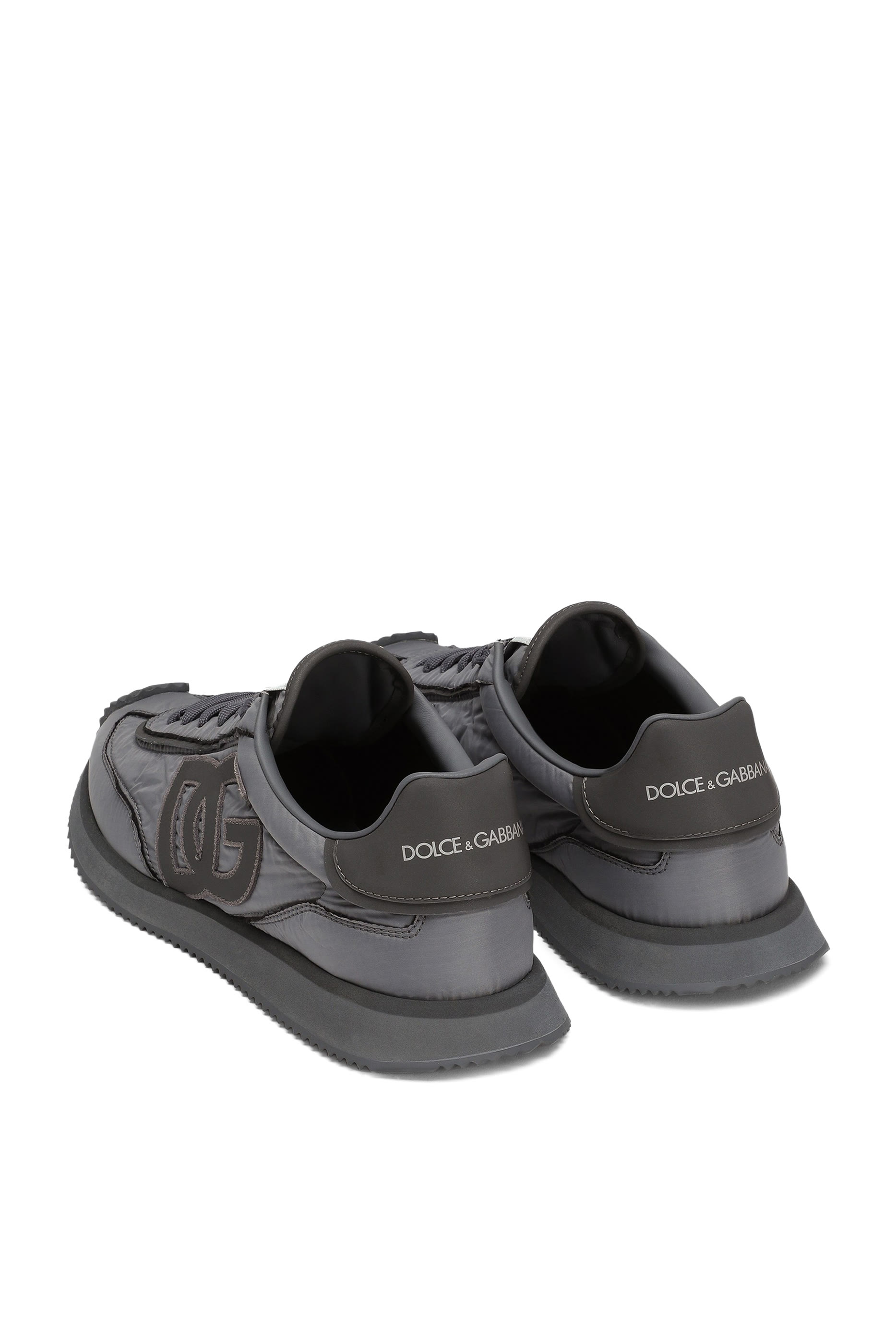 سنيكرز كوشن بحرفي شعار الماركة قماش