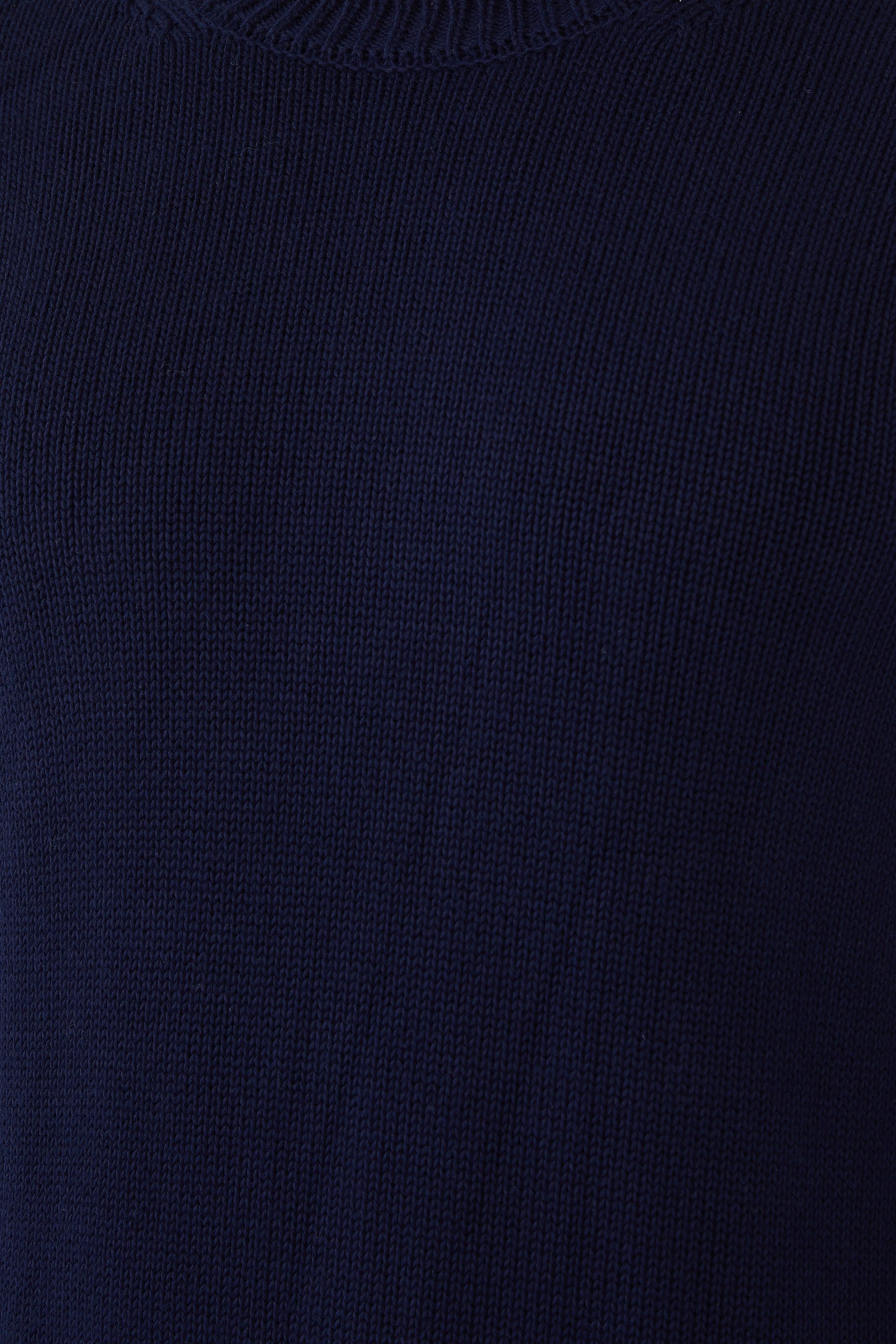 سويت شيرت بياقة ضيقة بقصة ضيقة