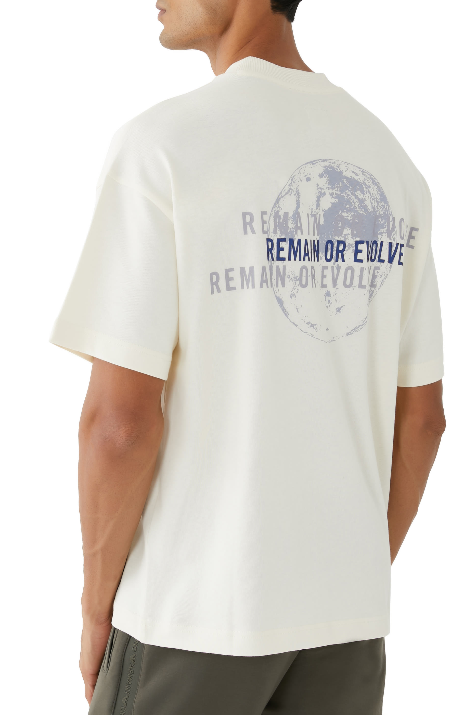 تيشيرت بأكمام قصيرة