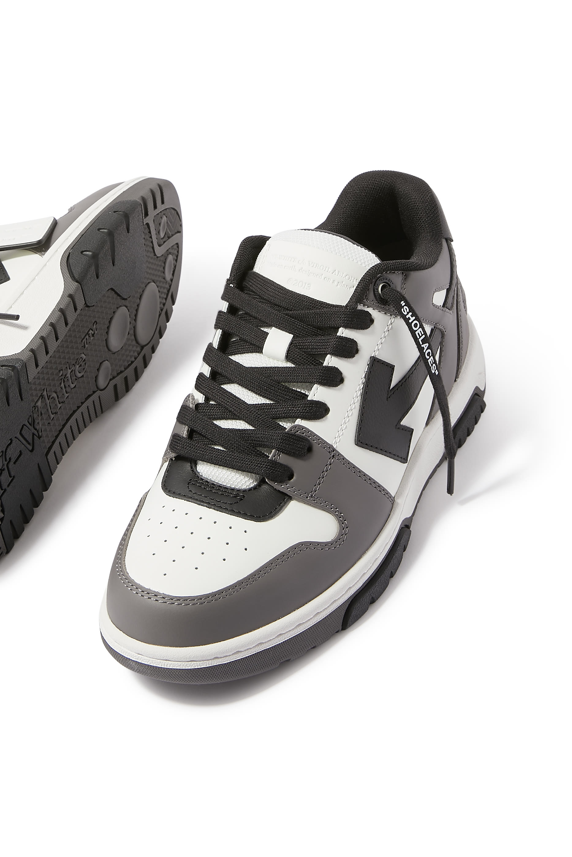 سنيكرز اوت اوف اوفيس جلد