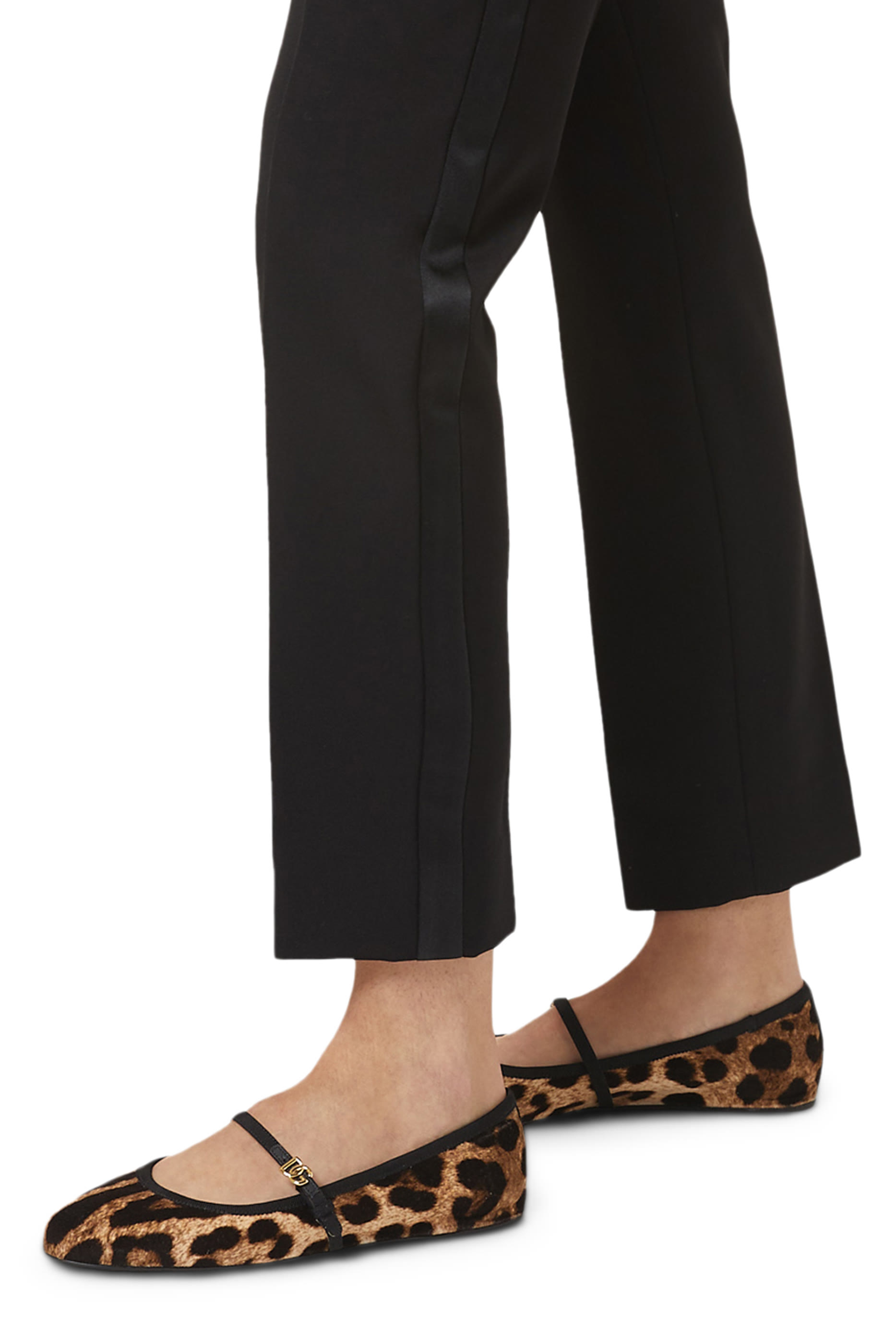 حذاء بالرينا بنعل مسطح مخمل بنقشة