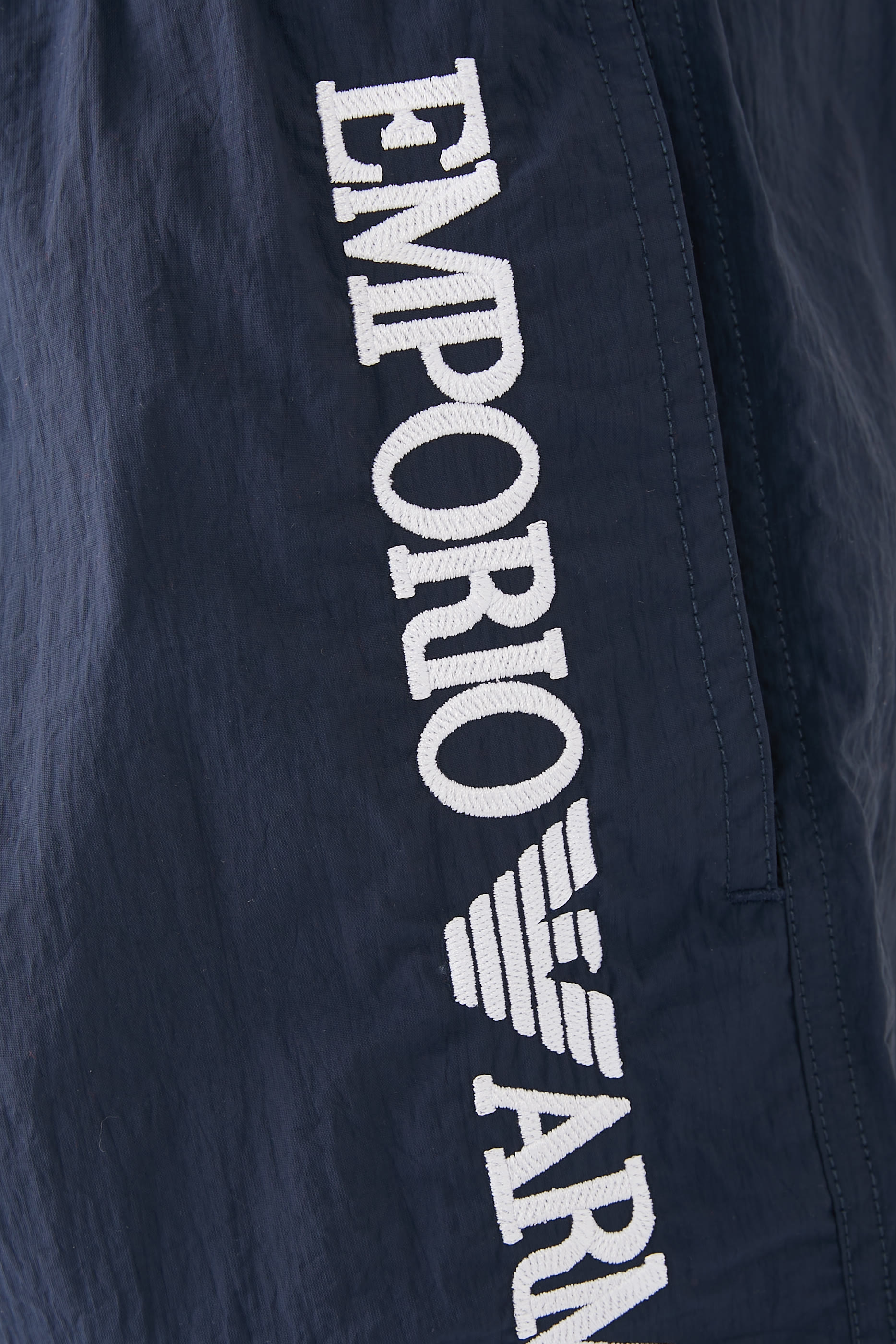 شورت سباحة بشعار الماركة