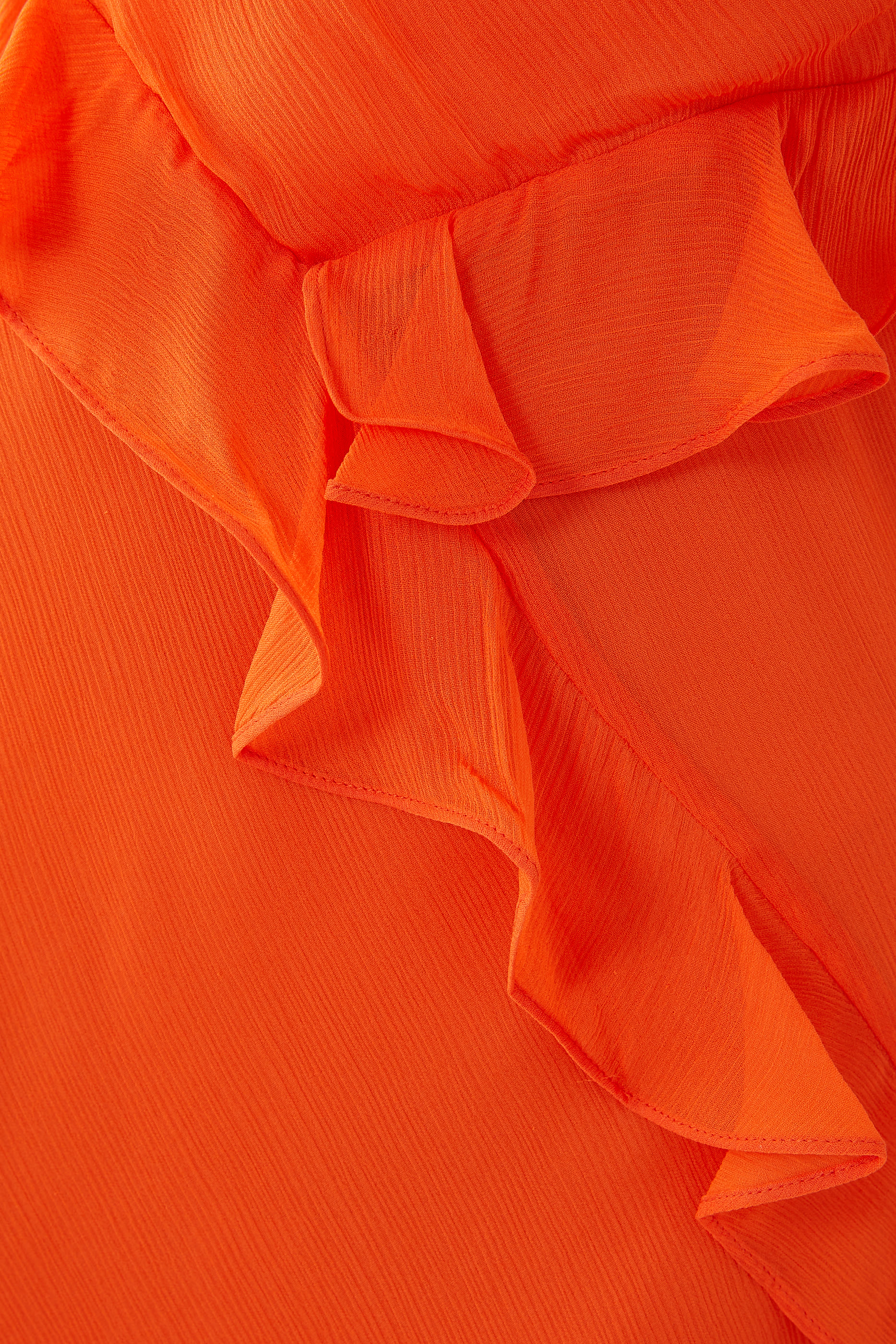 فستان ليلى طويل بأكمام طويلة وكشكش