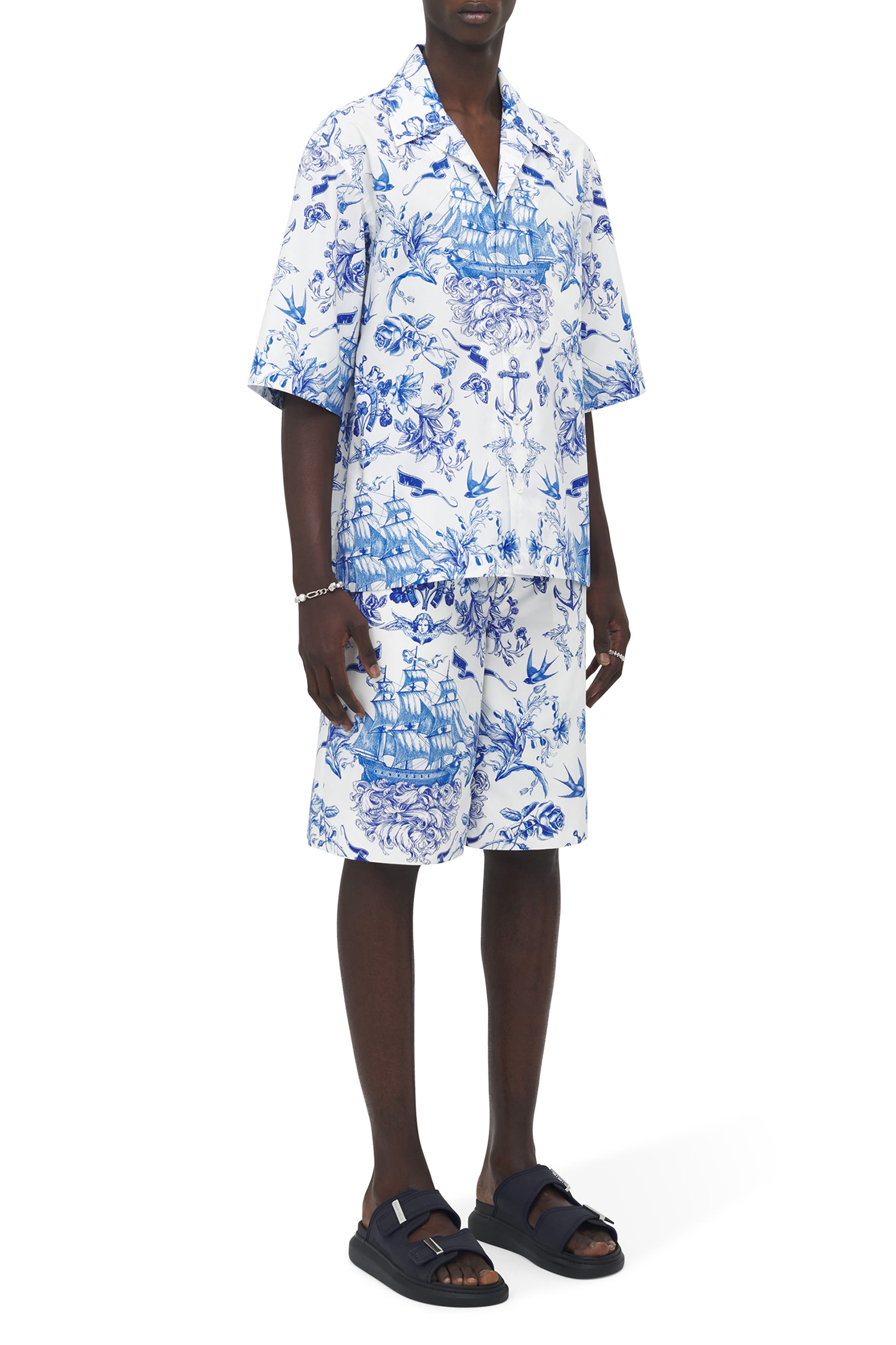 قميص هاوايان بقصة مربعة مزين بطبعات