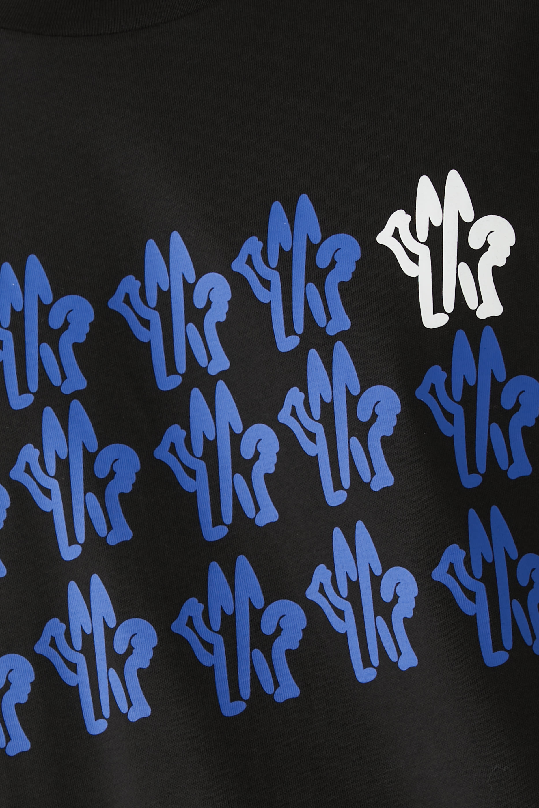 تيشيرت بشعار الماركة