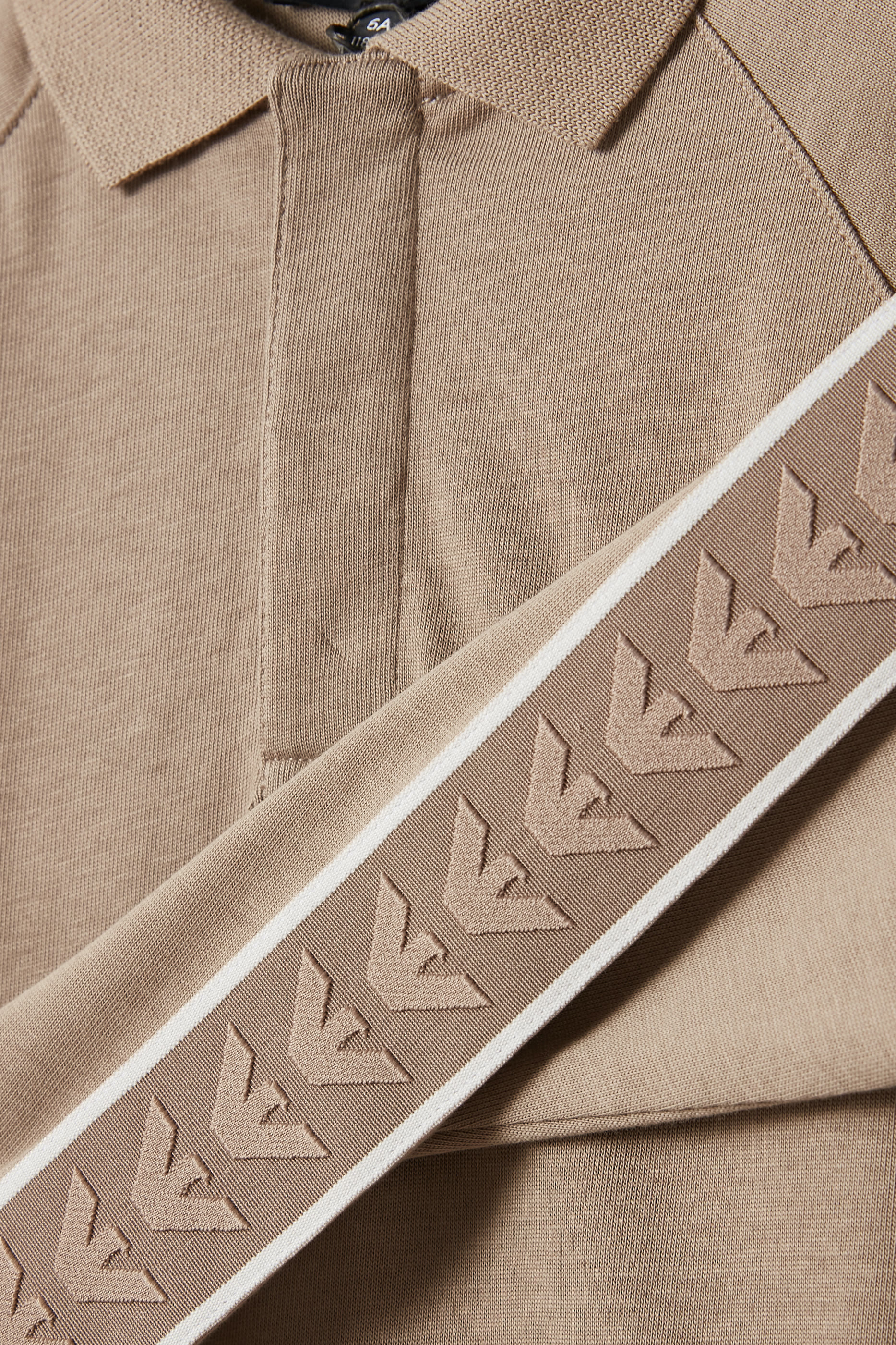 قميص بولو بشعار الماركة للأطفال