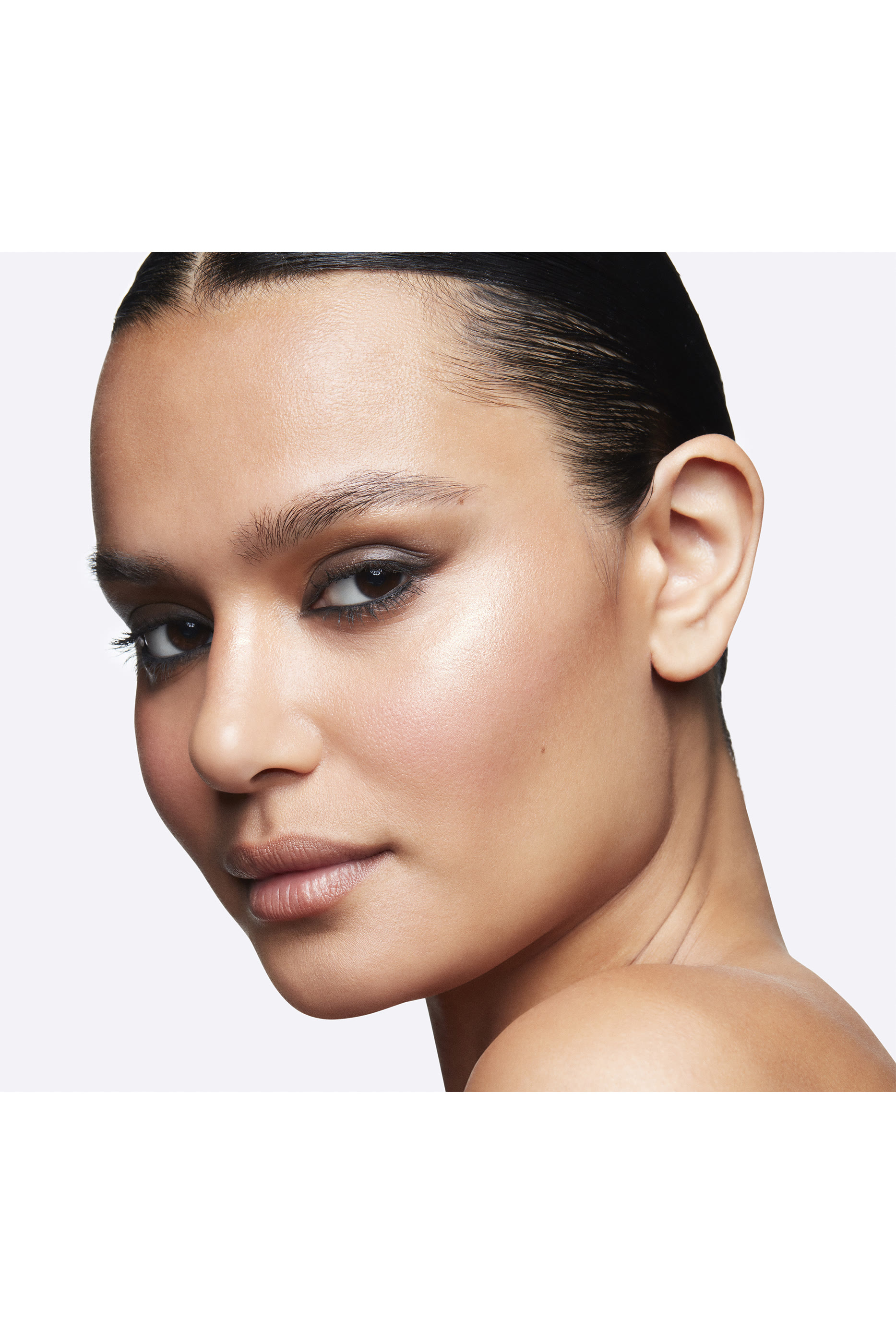 بودرة إكسترا دايمنشن سكين فينيش ماك &times; ويتني هيوستن